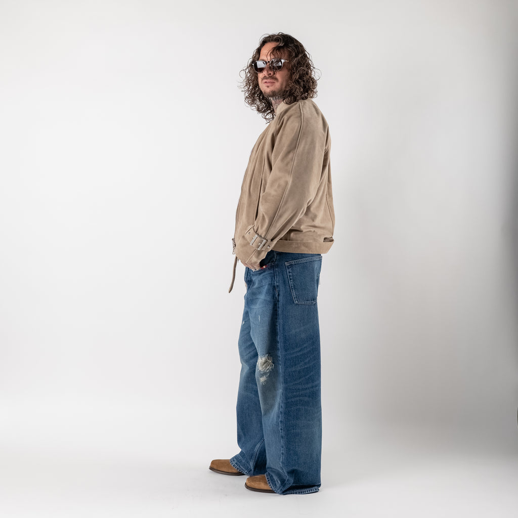 Giubbotto cropped in pelle scamosciata con fibbie