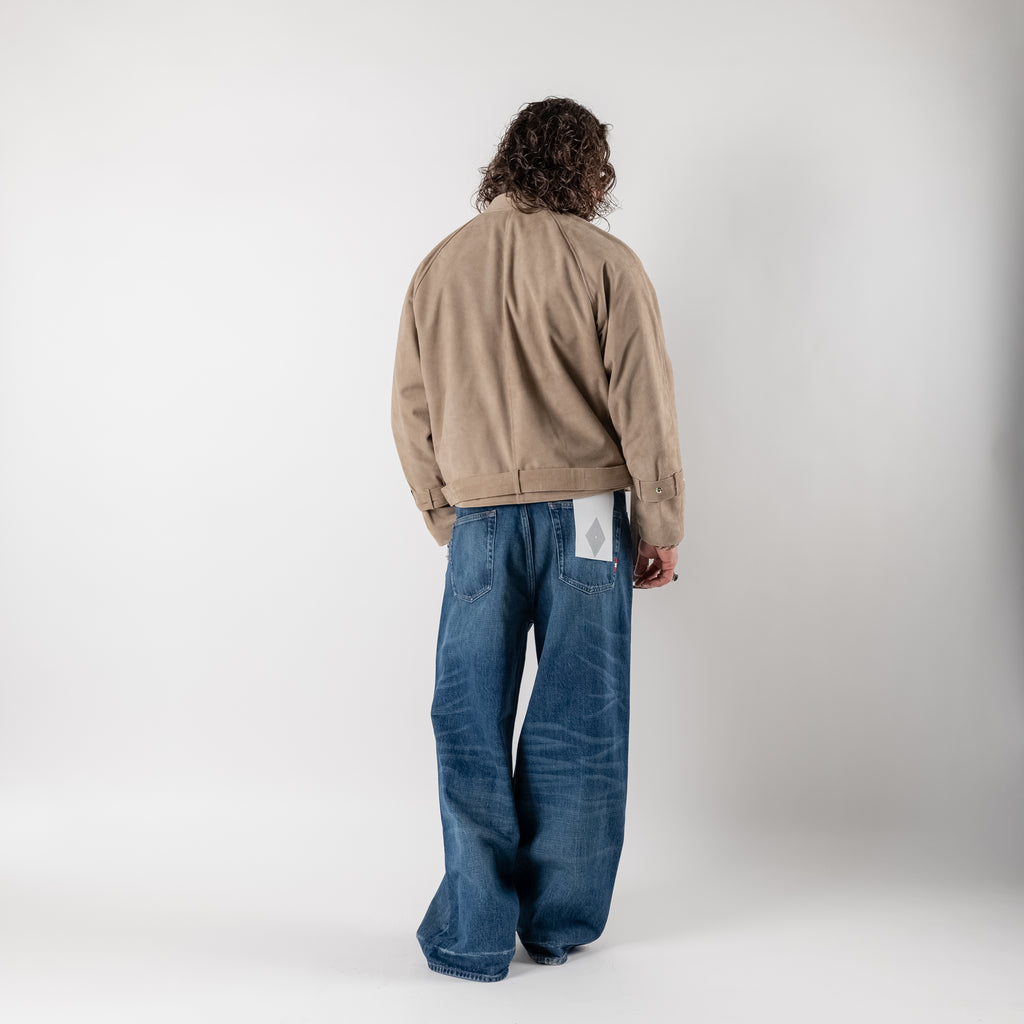 Giubbotto cropped in pelle scamosciata con fibbie