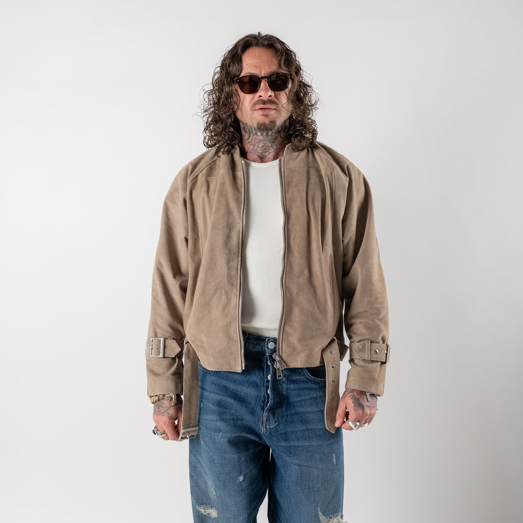 Giubbotto cropped in pelle scamosciata con fibbie