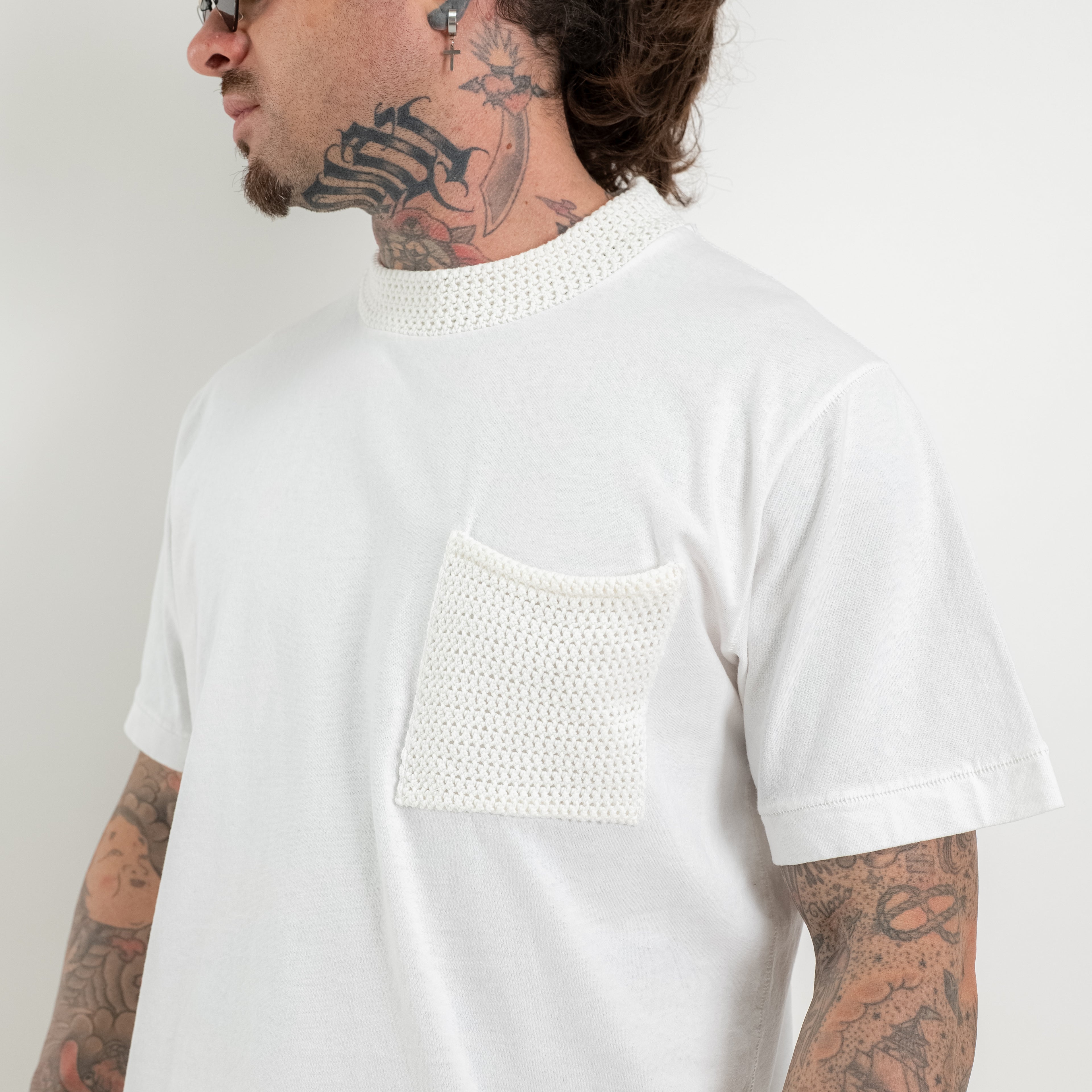 T-shirt con collo e taschino in maglia di cotone