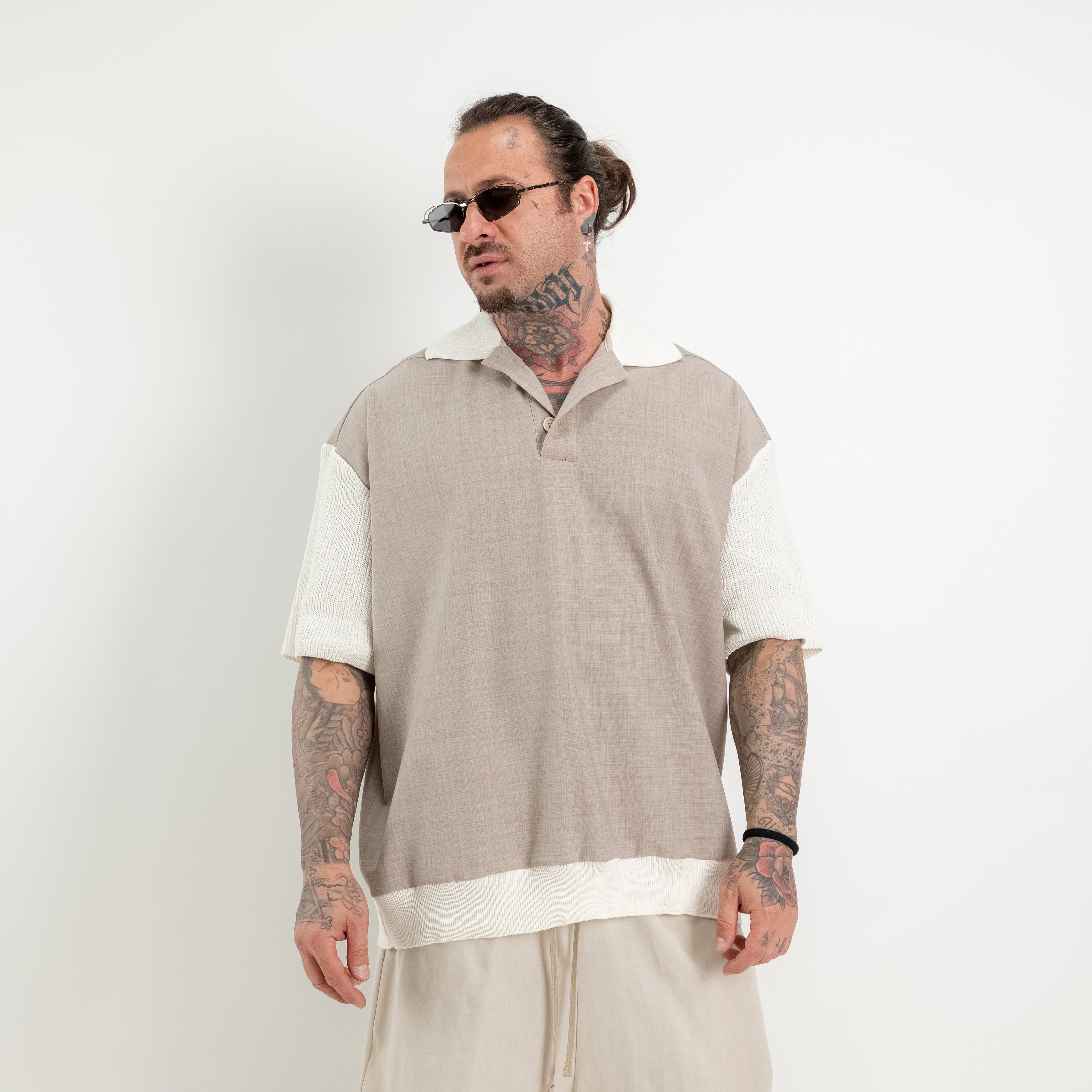 Polo oversize in fresco lana con collo e maniche in maglia di cotone