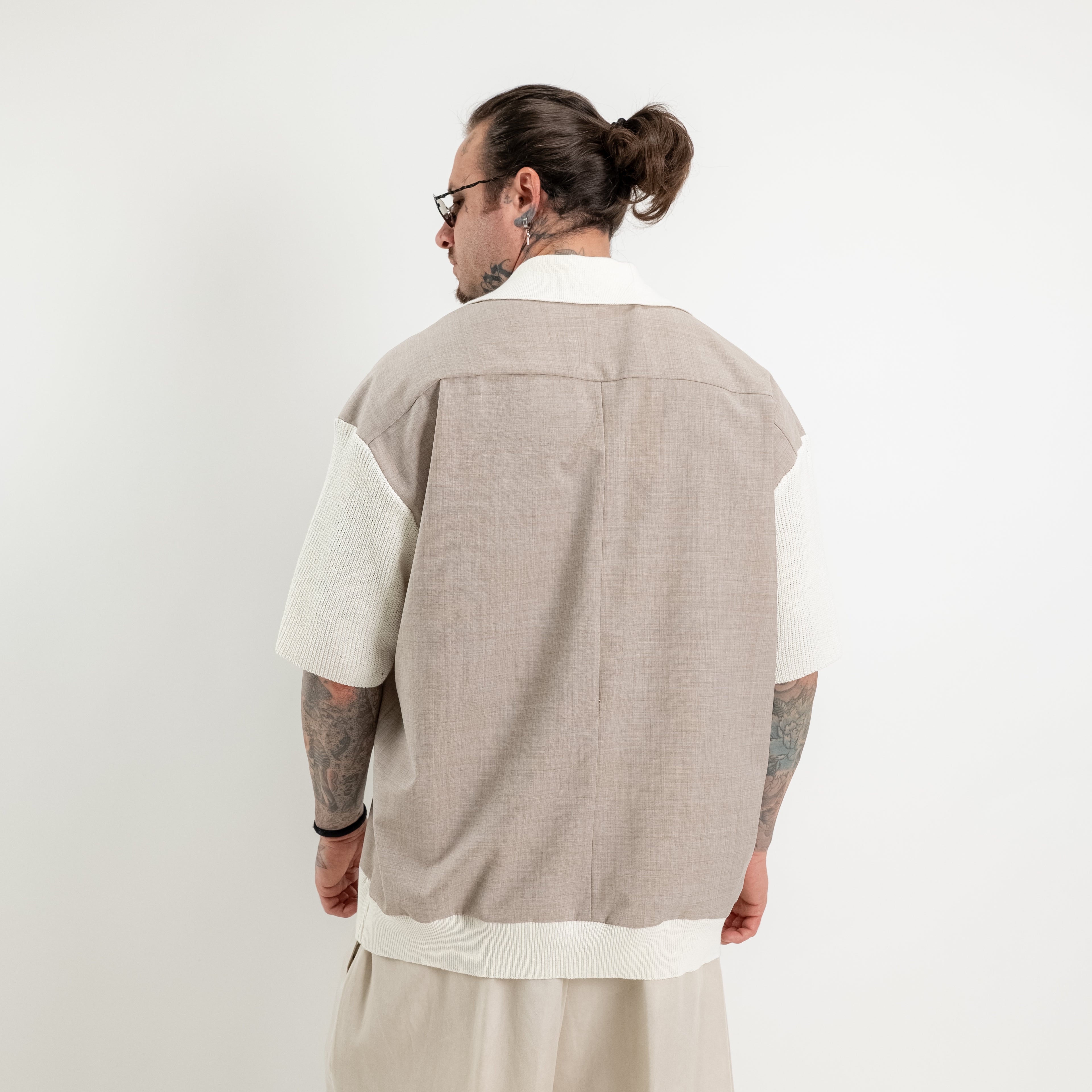 Polo oversize in fresco lana con collo e maniche in maglia di cotone