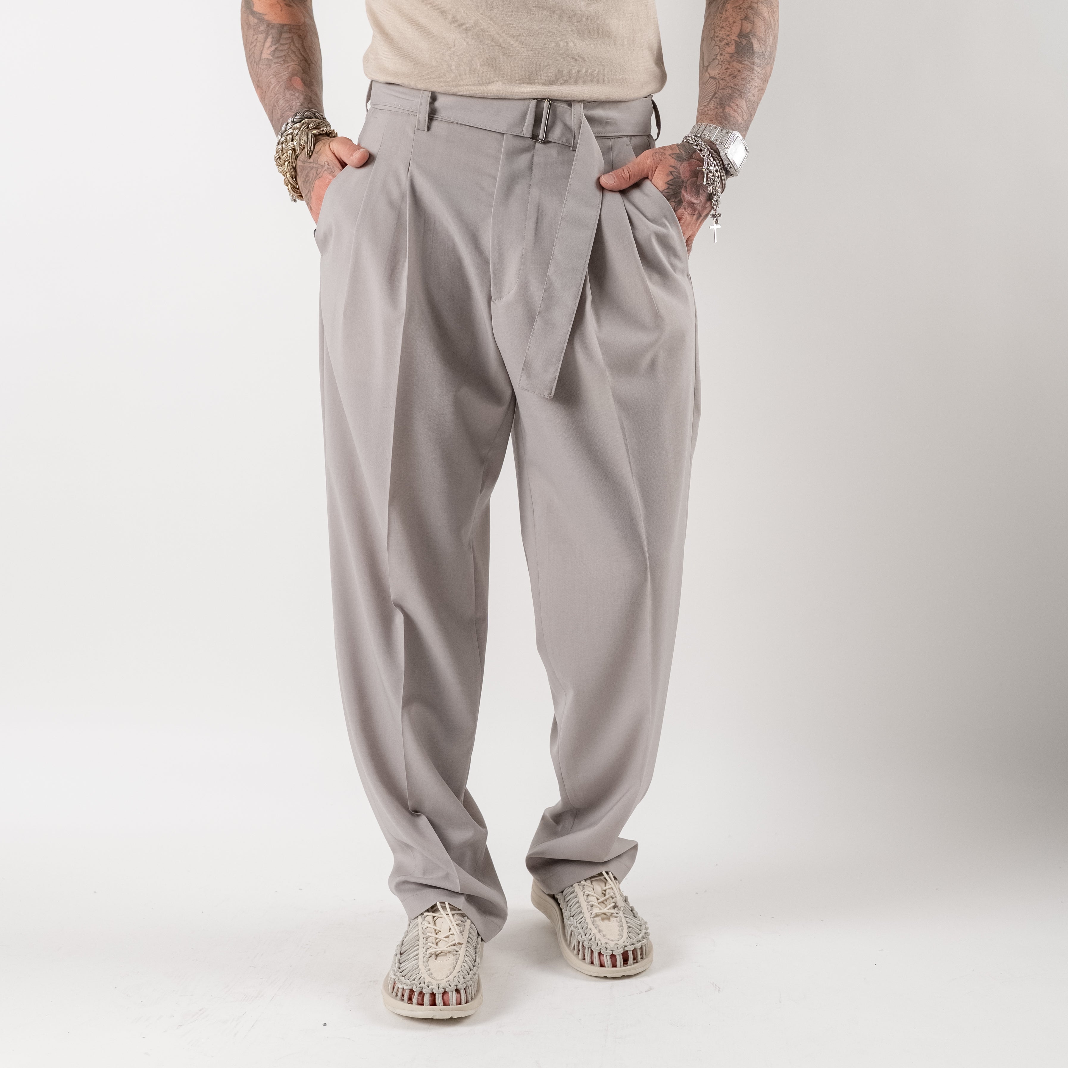 Wool blend trousers with pleats and waistband