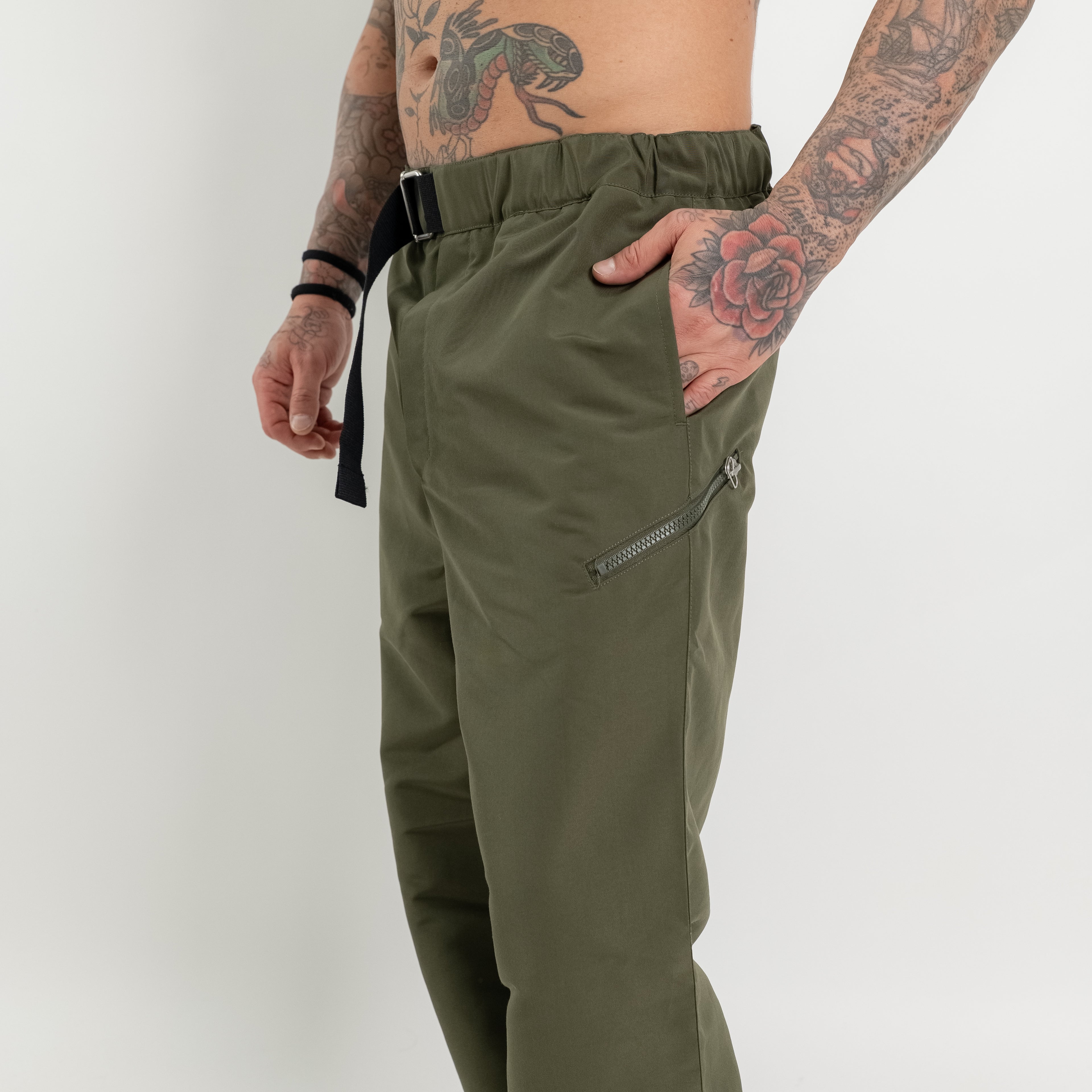 Pantalone con cintura in tessuto tecnico