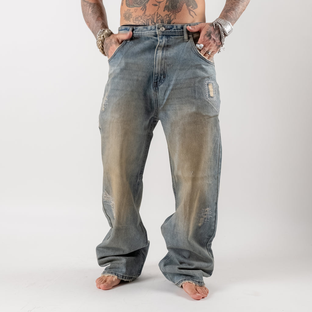 Destroyed wide-leg jeans