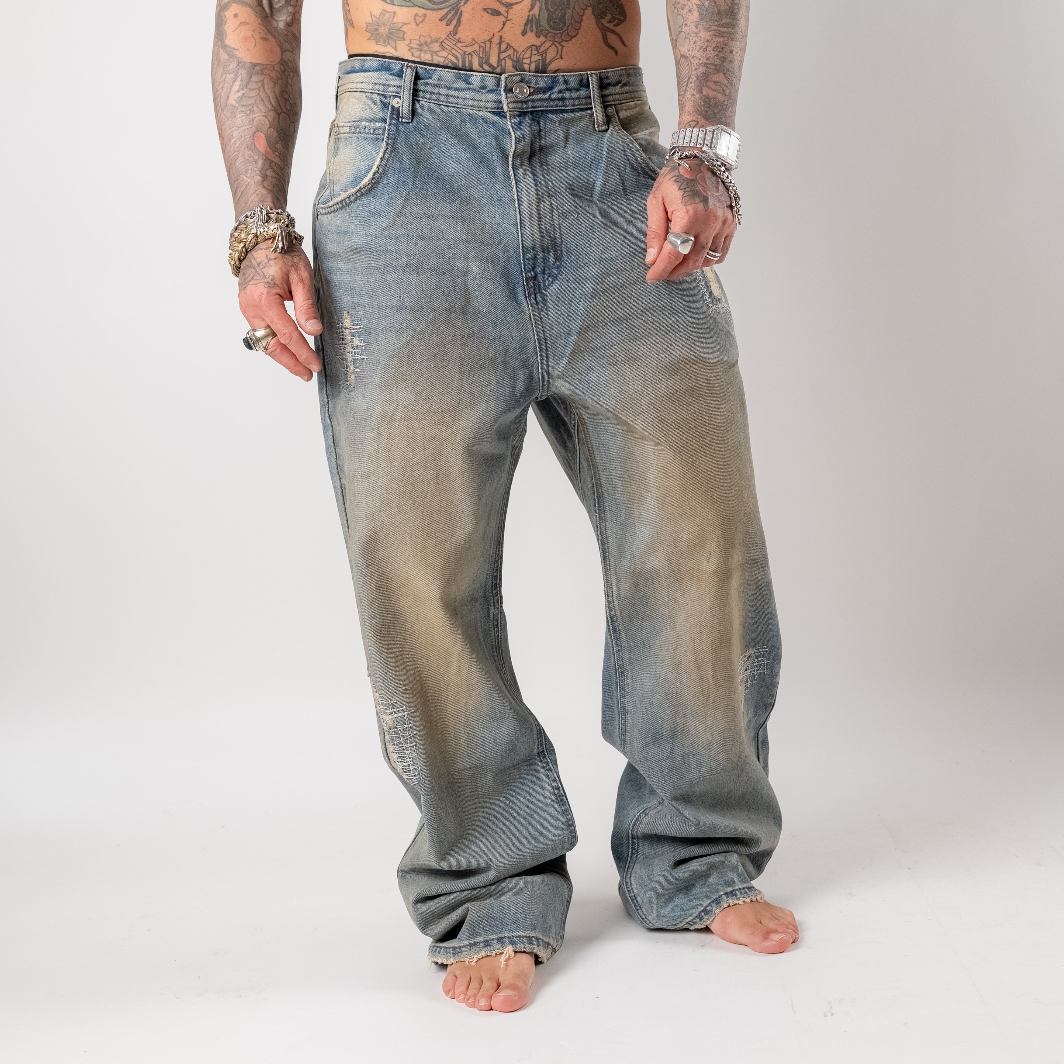 Destroyed wide-leg jeans