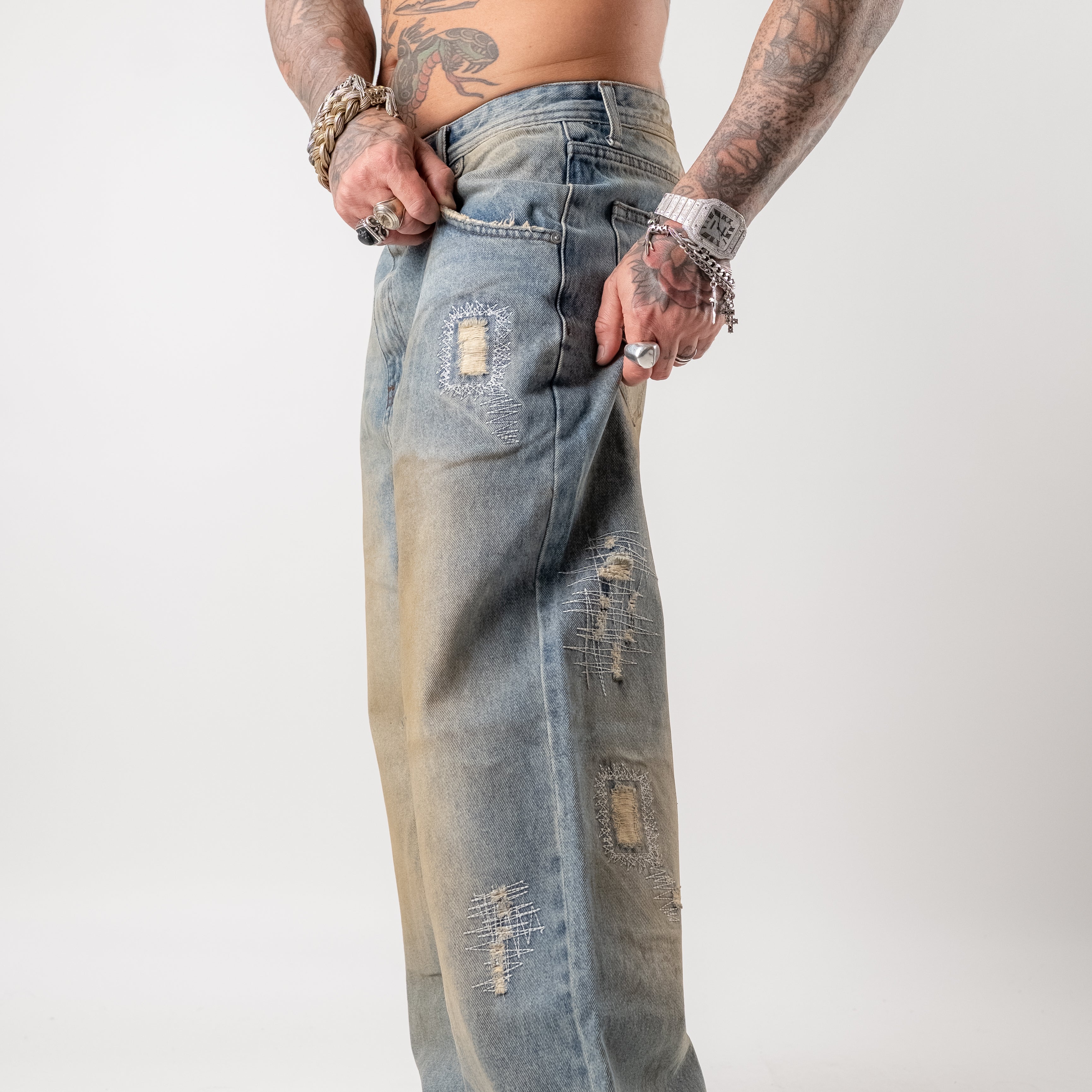 Destroyed wide-leg jeans