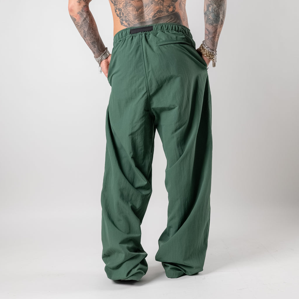Trousers with contrast buckle
