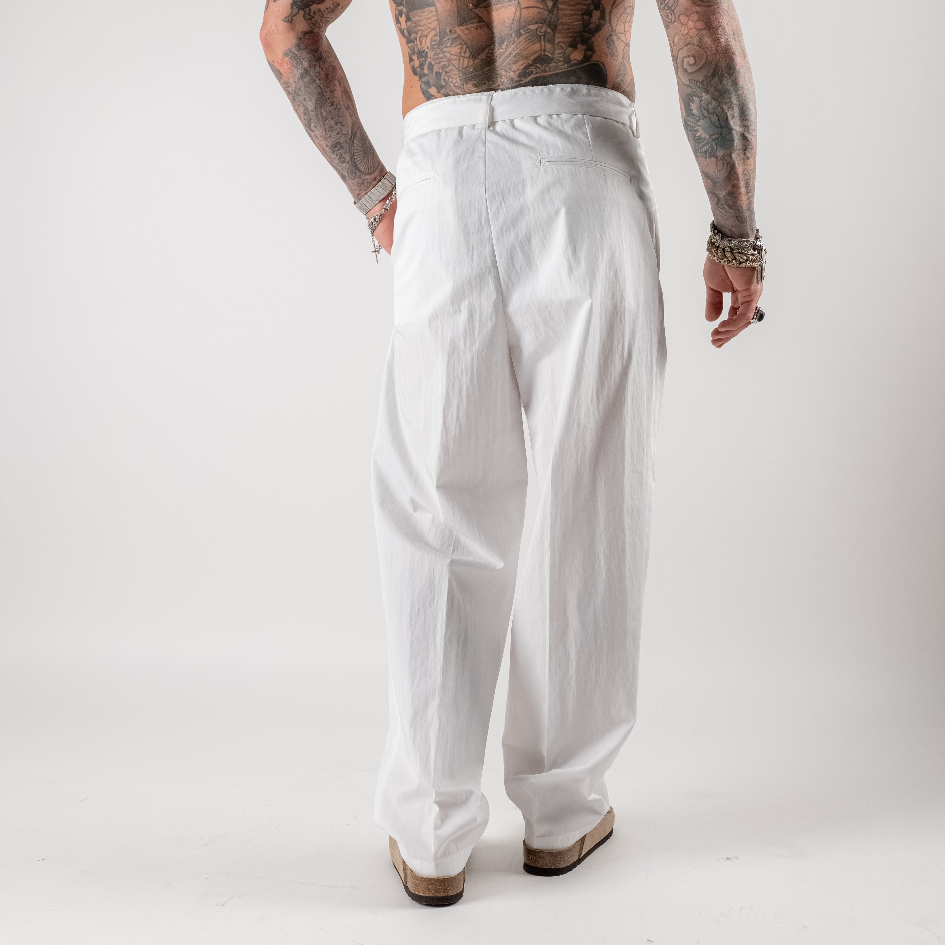 Wide-leg trousers with belt