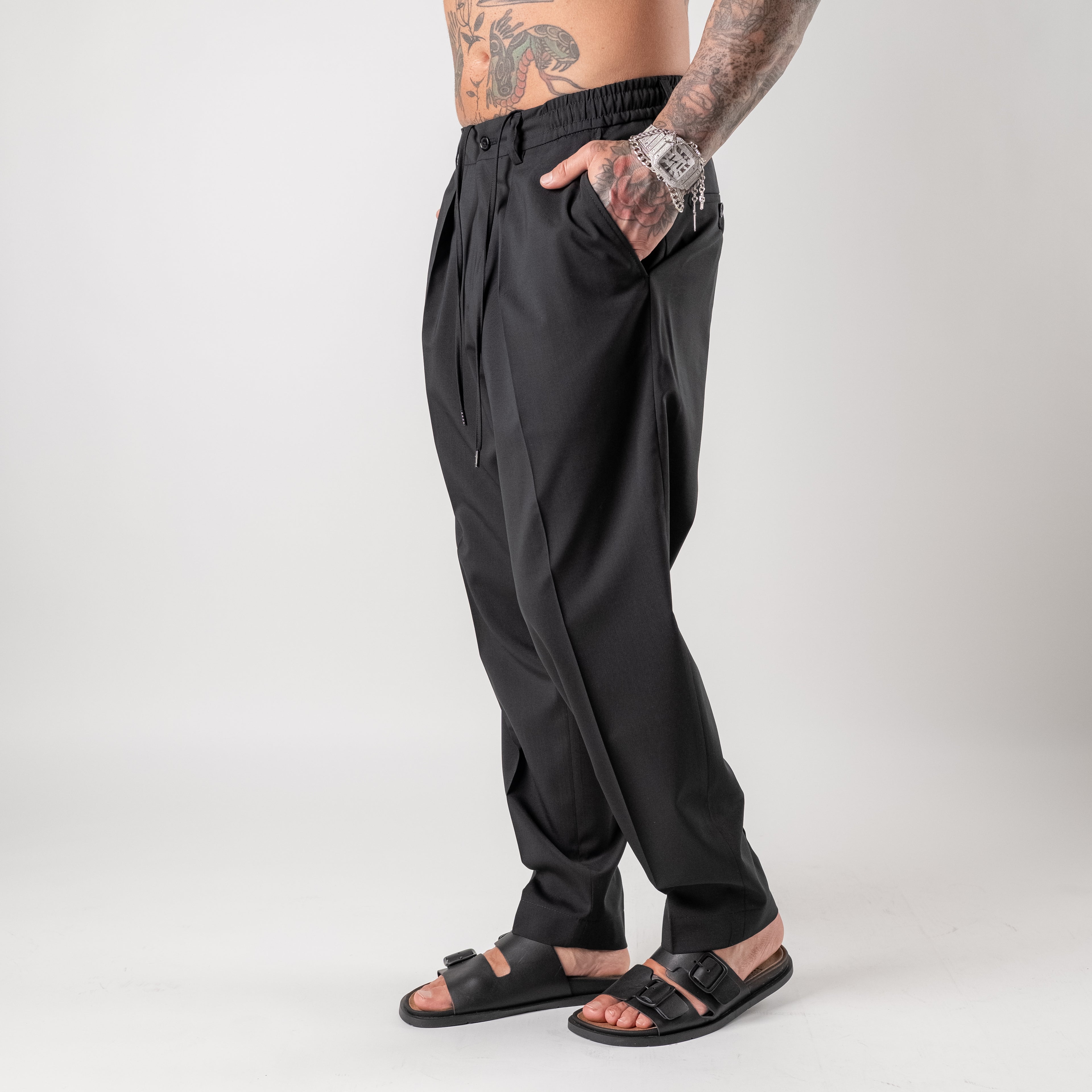 Relaxed trousers with elasticated waist