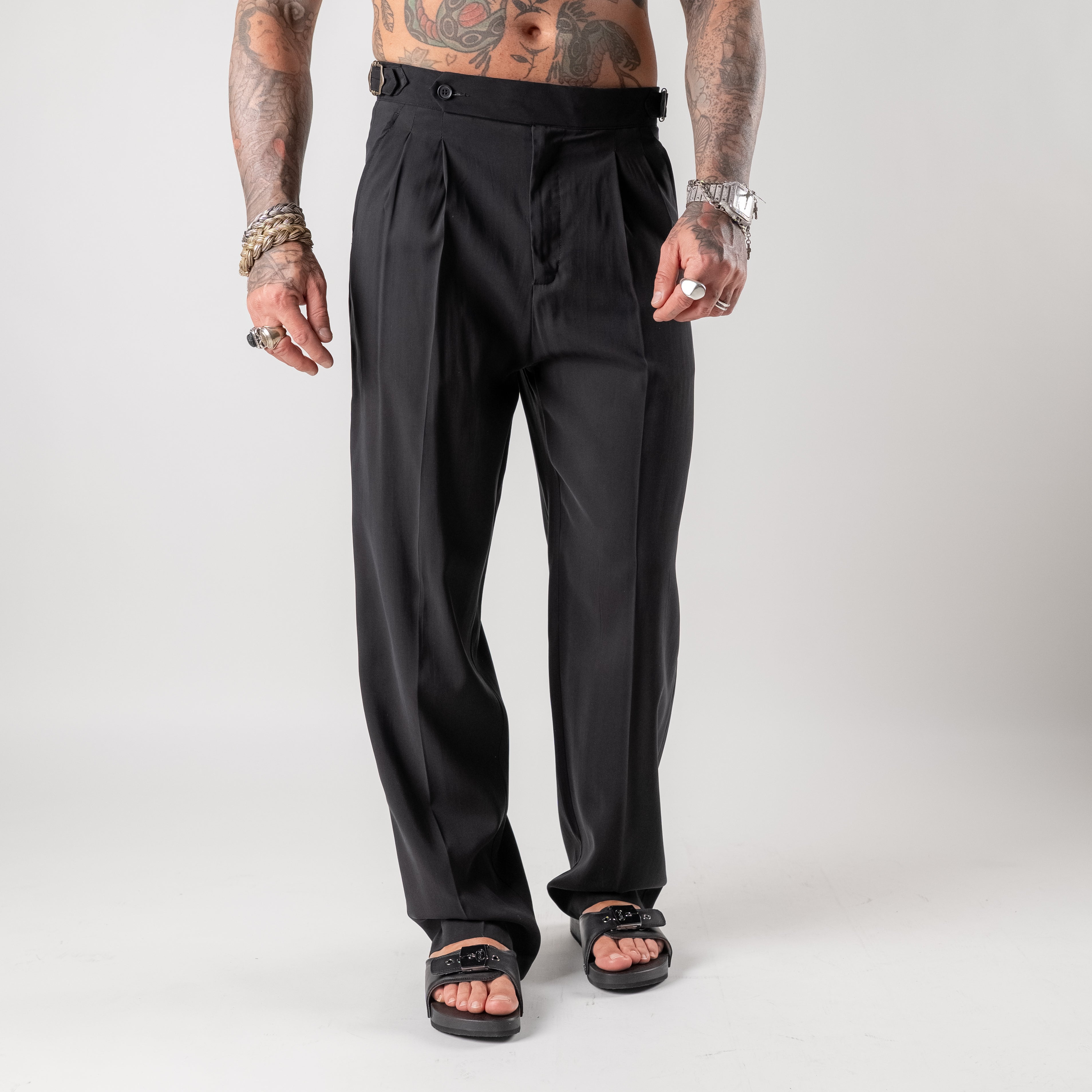 Double-pleated trousers with side adjusters in cupro