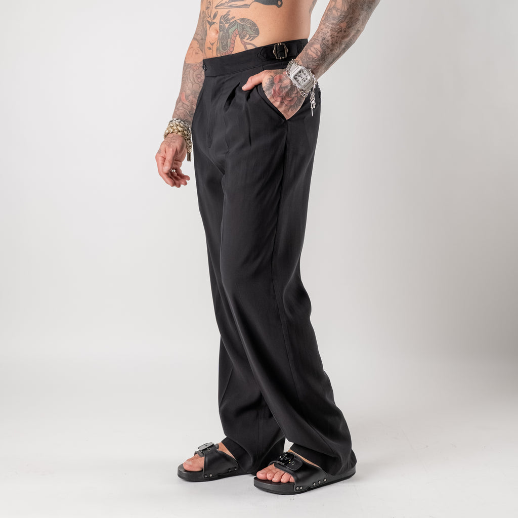 Double-pleated trousers with side adjusters in cupro
