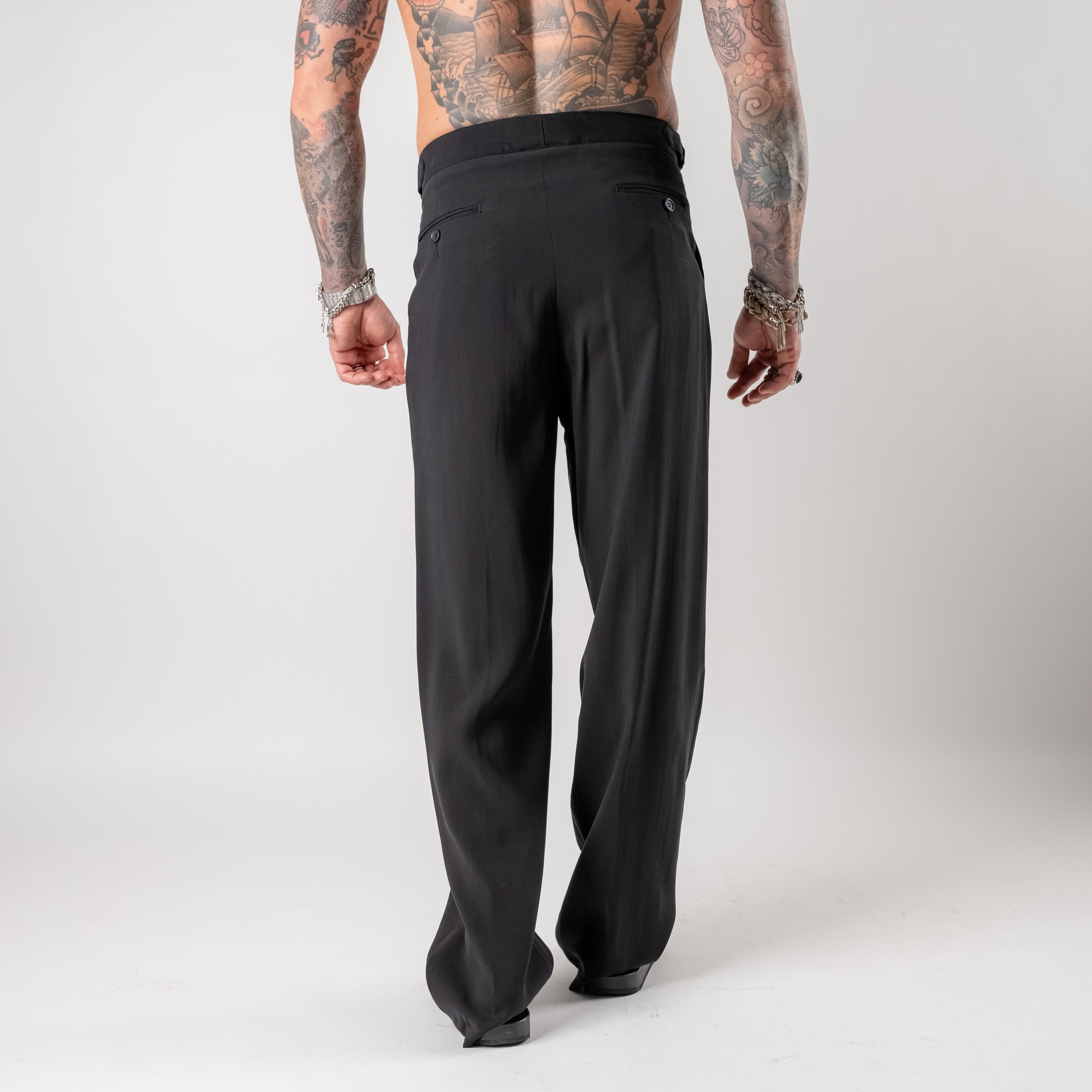 Double-pleated trousers with side adjusters in cupro