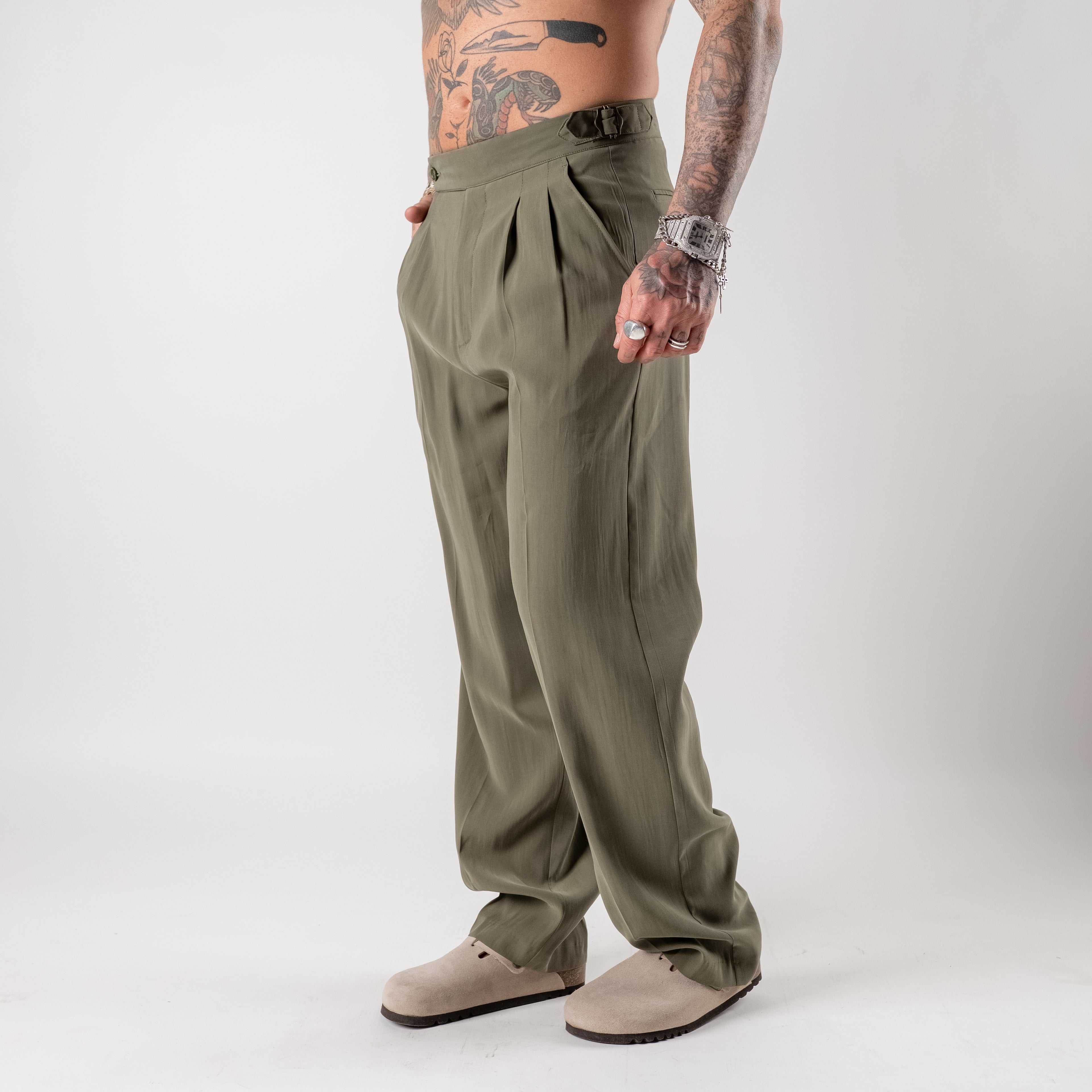 Double-pleated trousers with side cupro ties