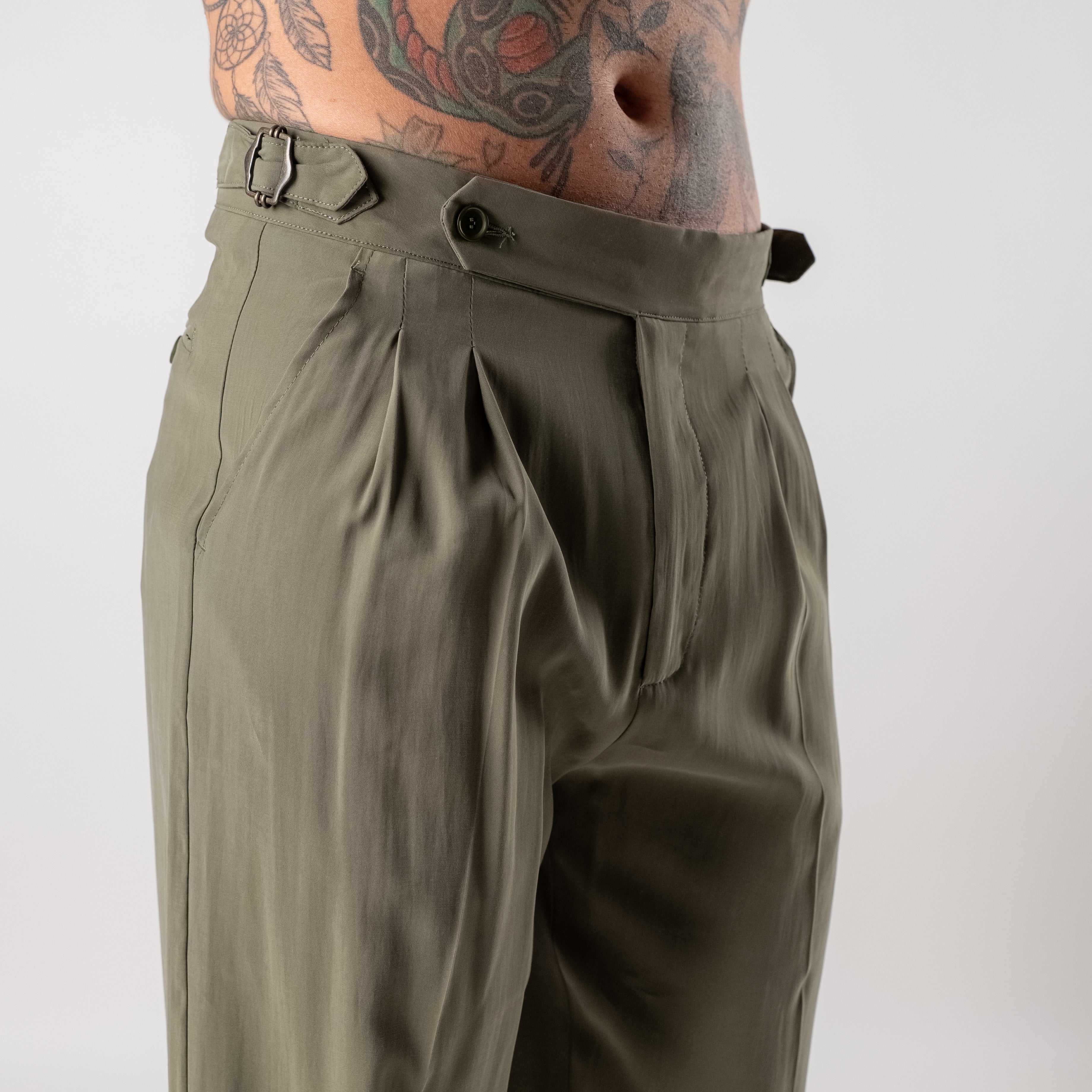 Double-pleated trousers with side cupro ties