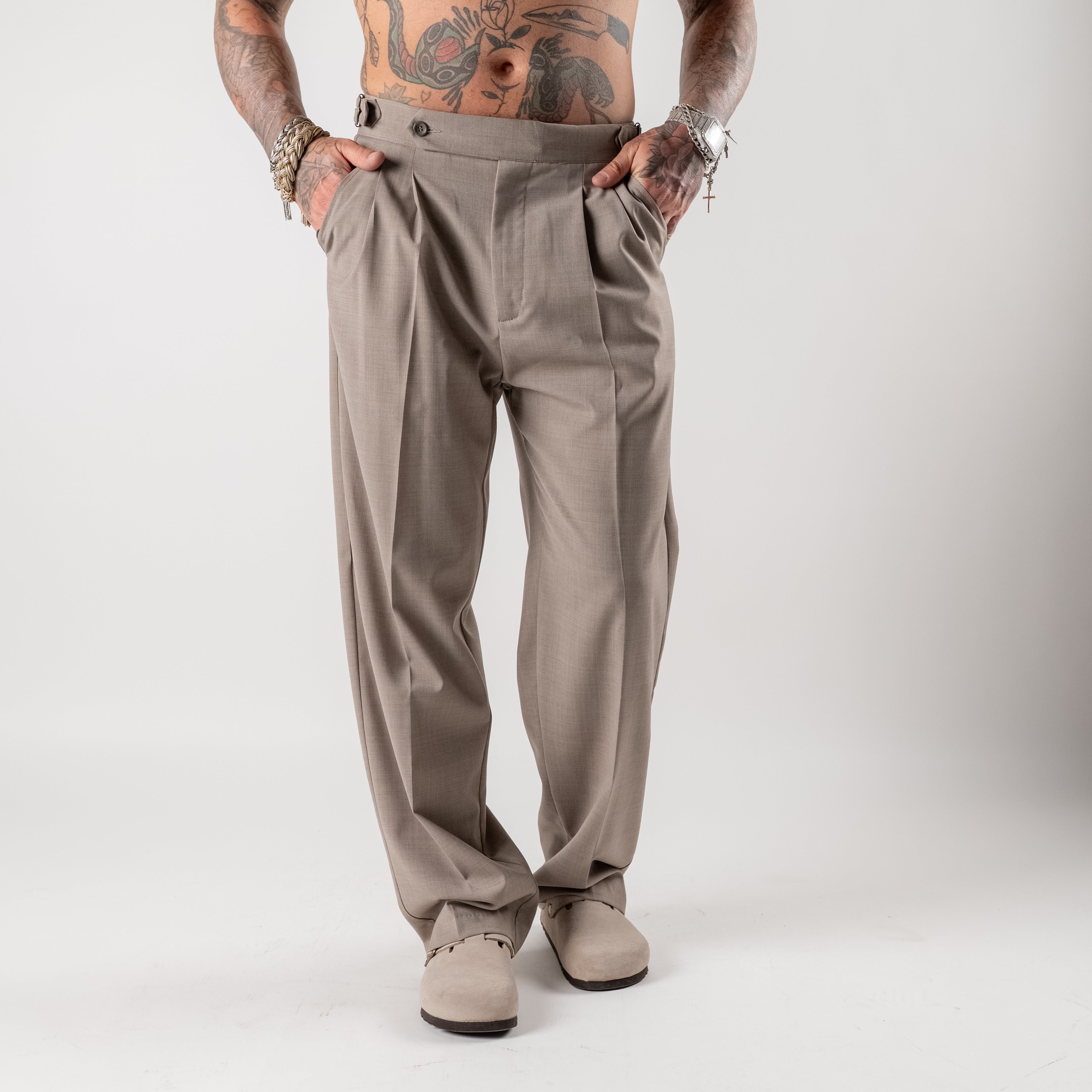 Double-pleated trousers with side adjusters