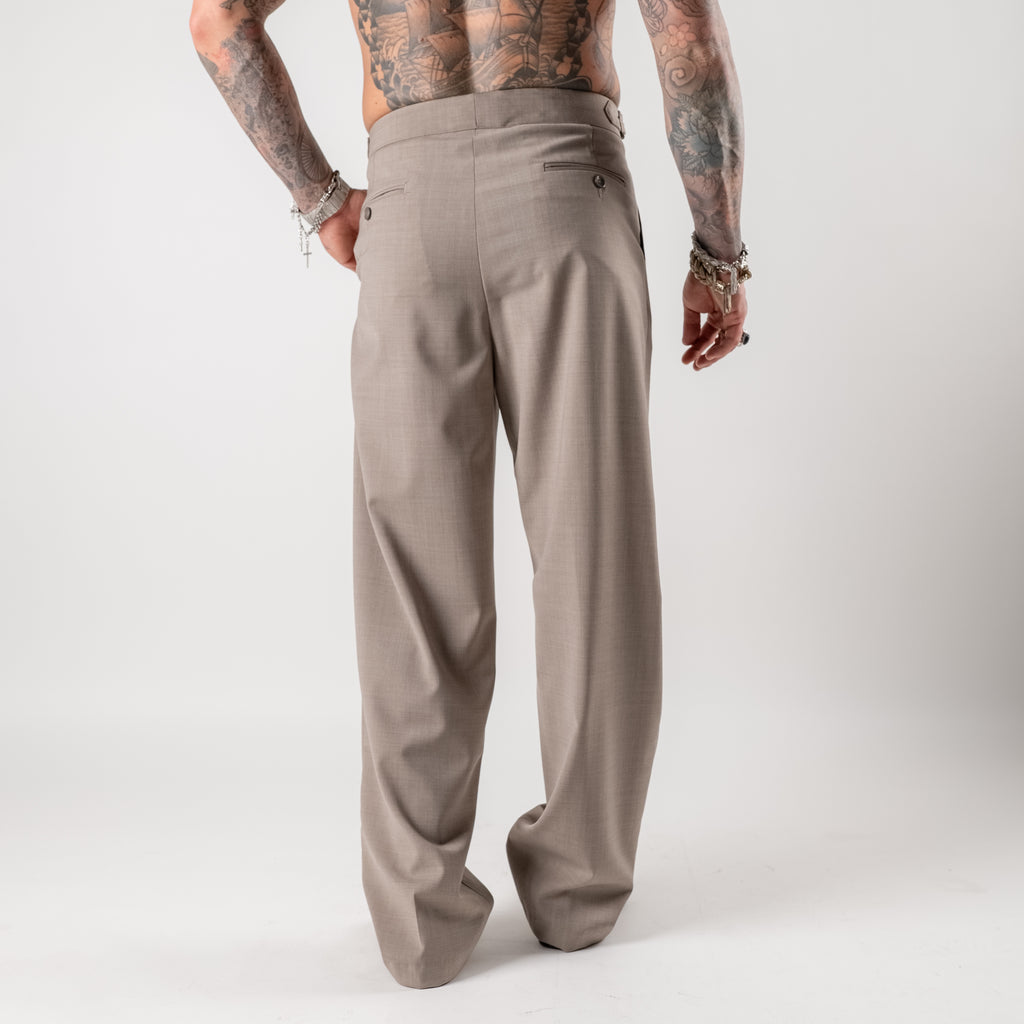 Double-pleated trousers with side adjusters