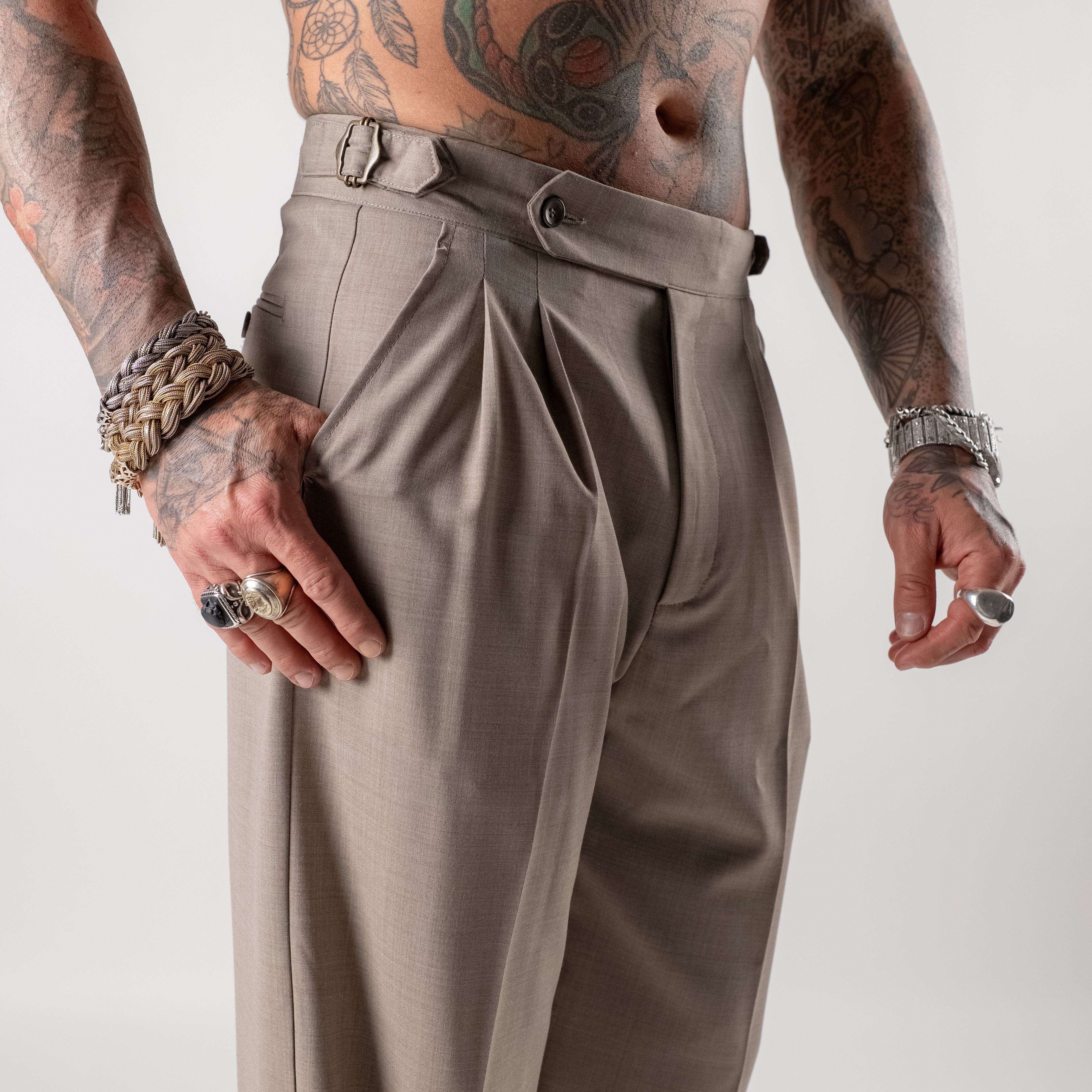 Double-pleated trousers with side adjusters