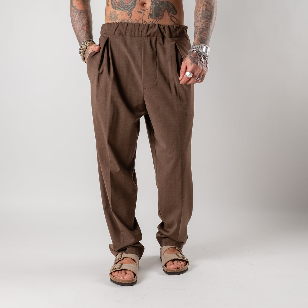 Tapered trousers with pleats and elasticated waist
