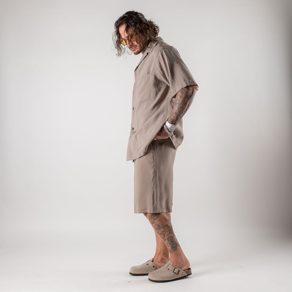 Bermuda in modal con bottone ed elastico in vita