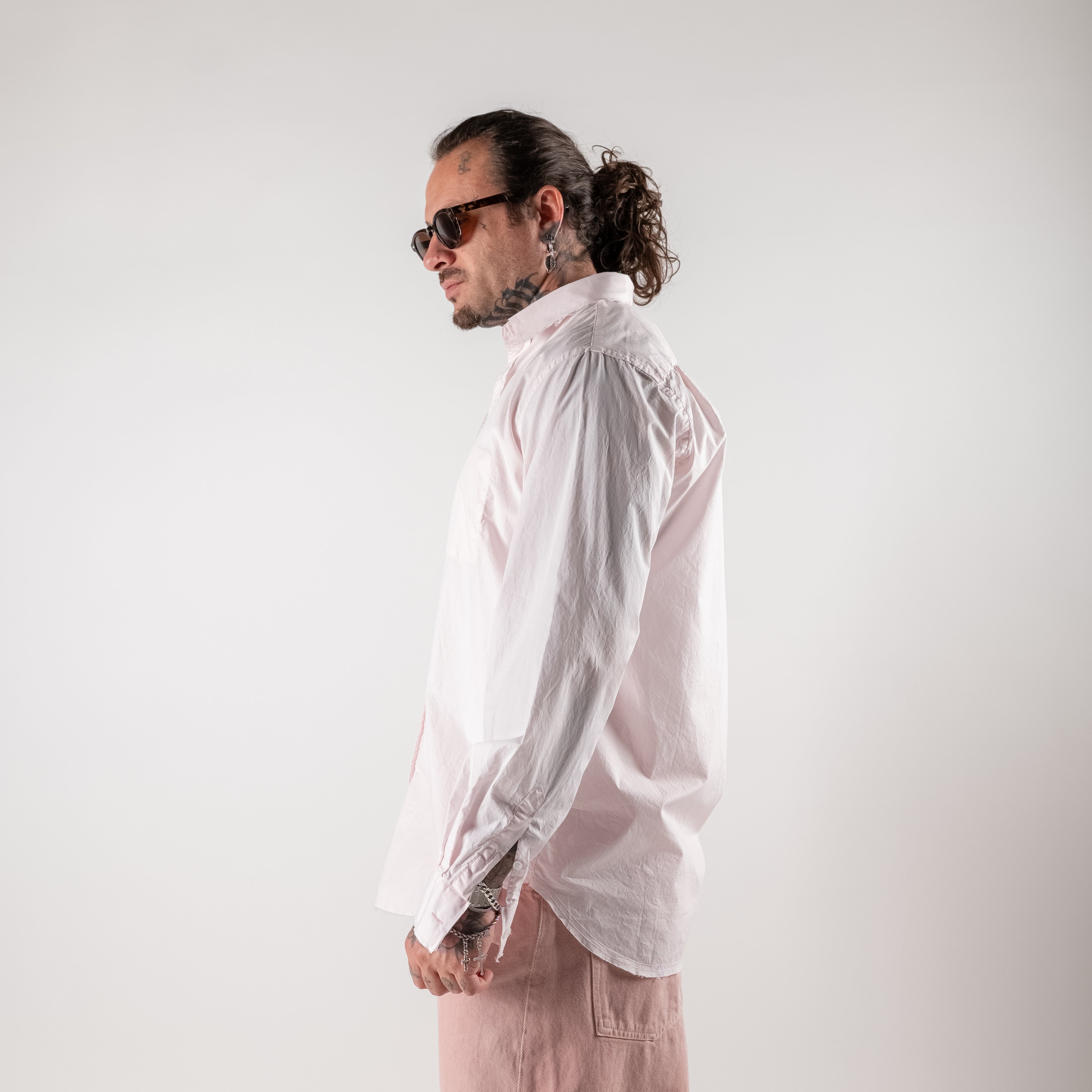 Raw hedge shirt with raw cut details