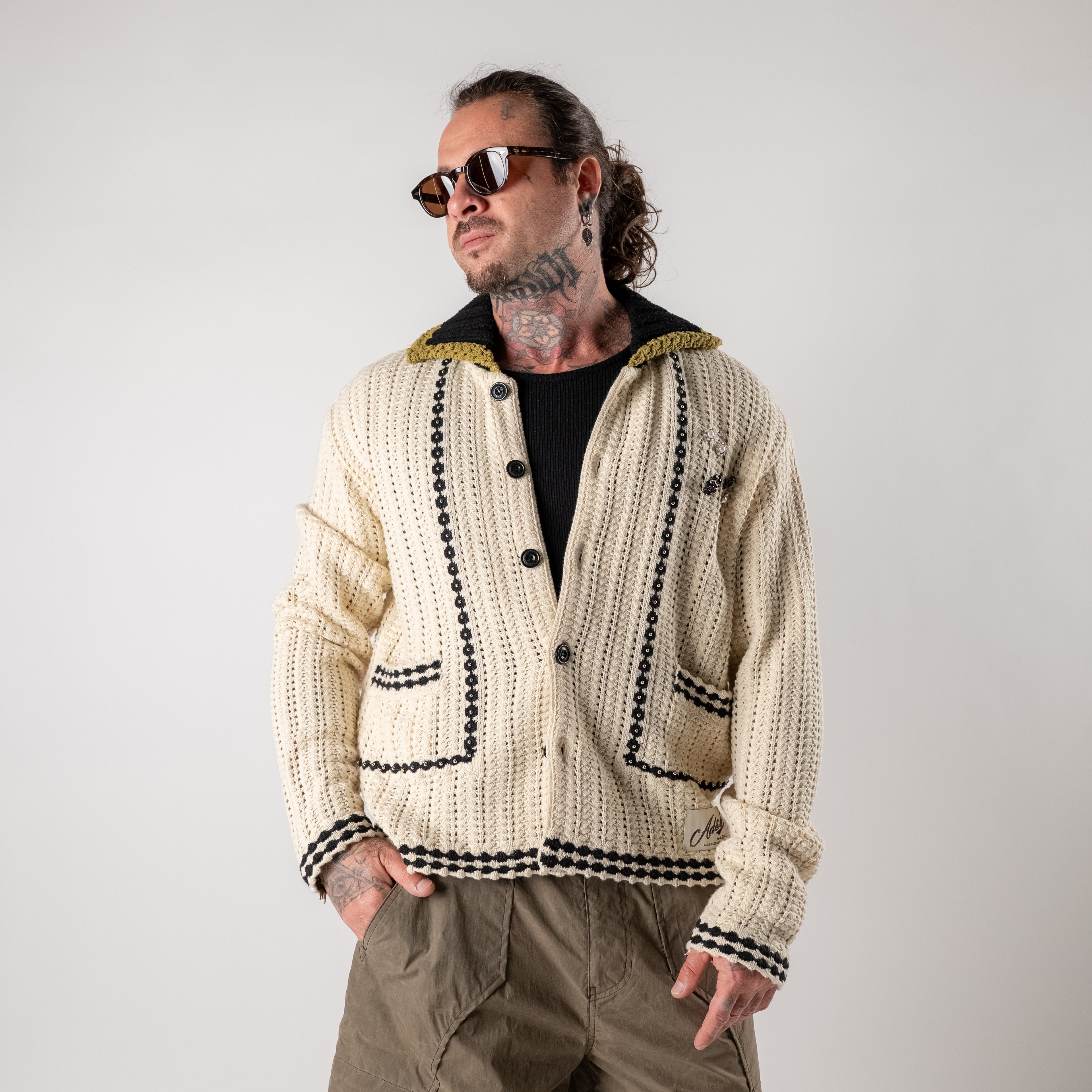 Thread cardigan with studs and pearls with collar