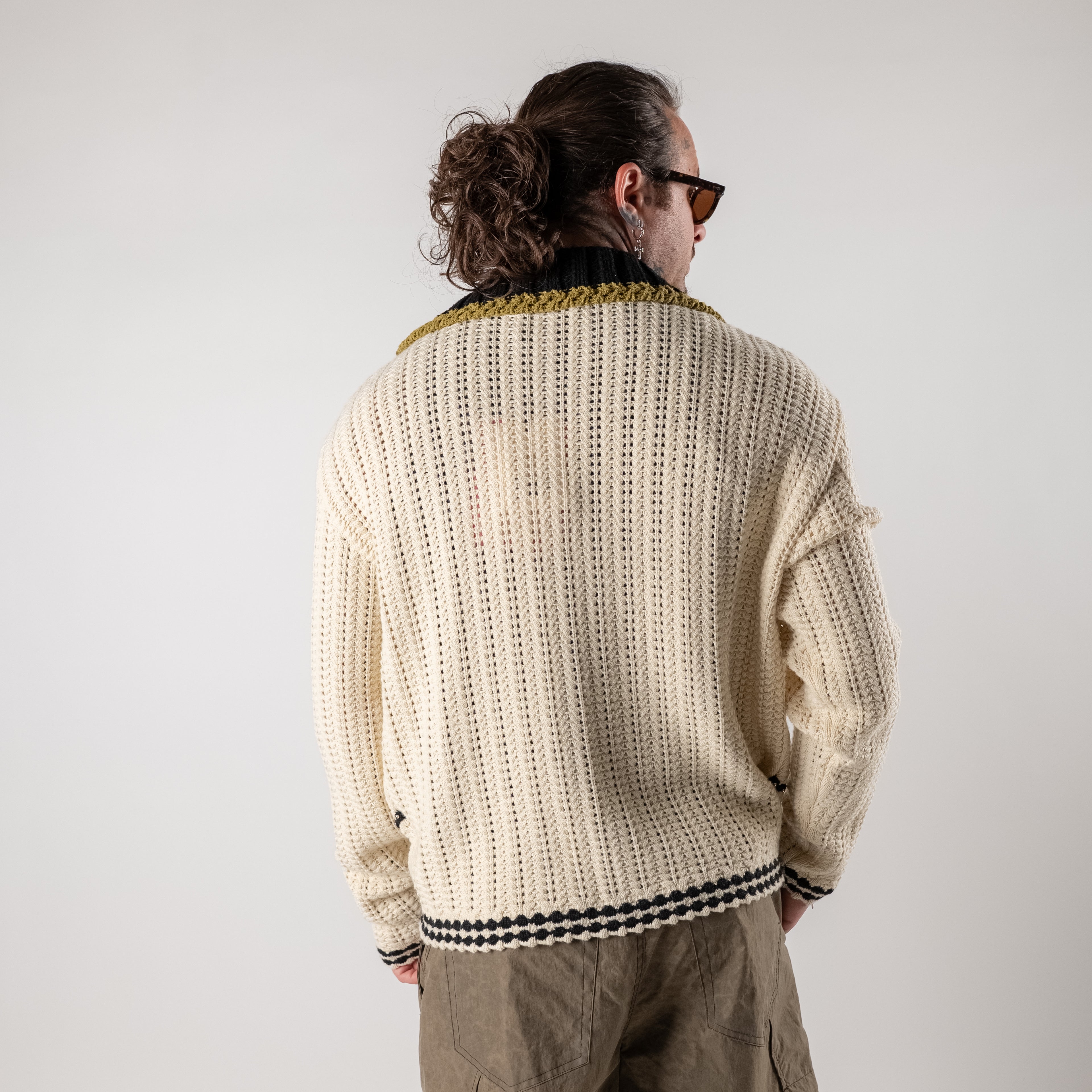 Thread cardigan with studs and pearls with collar