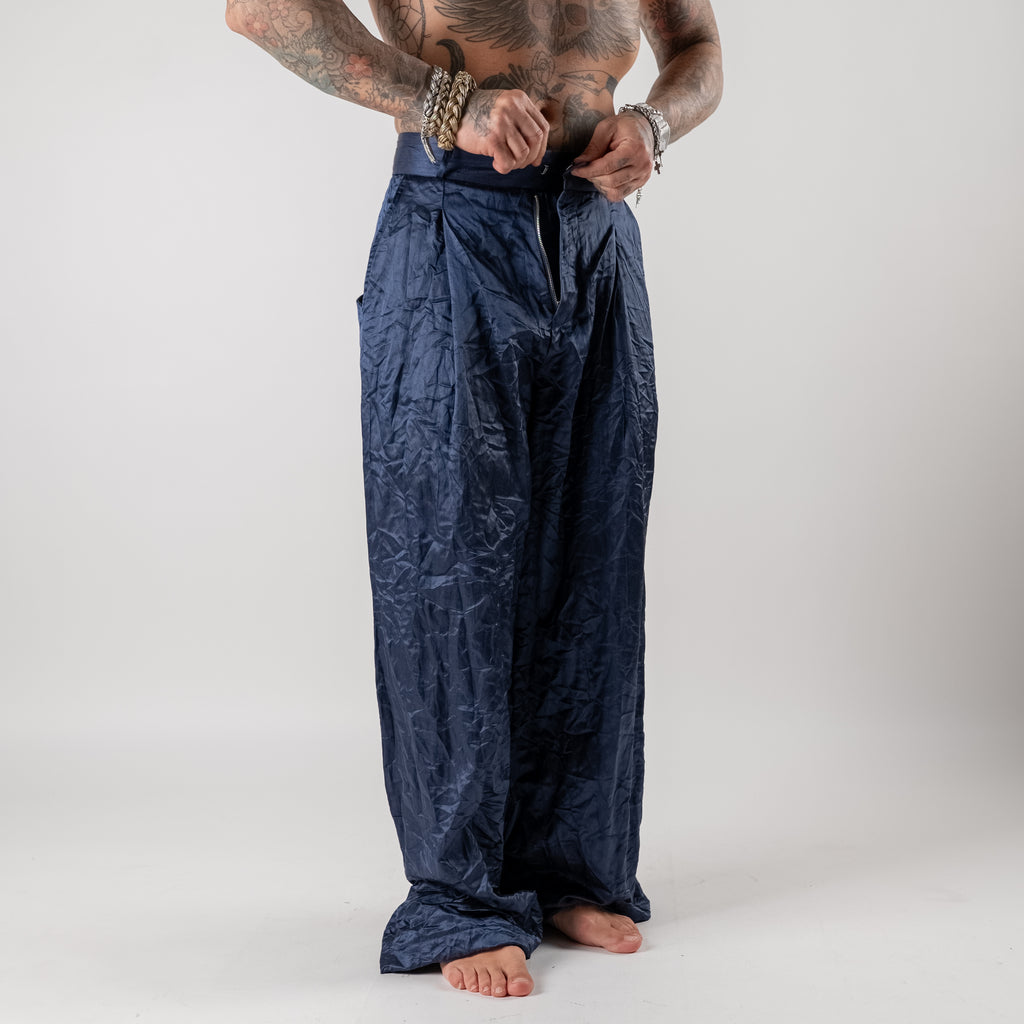 Wrinkled loose fit trousers