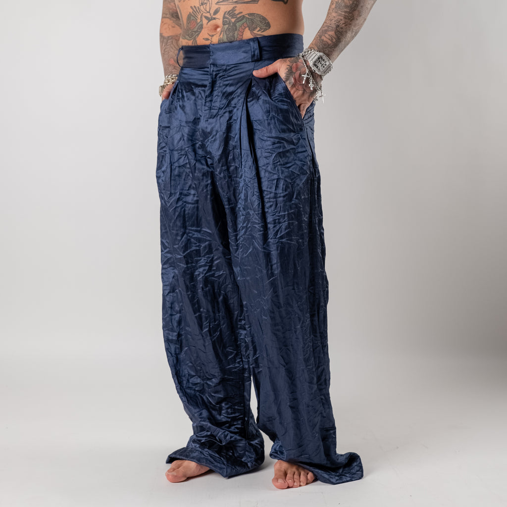 Wrinkled loose fit trousers
