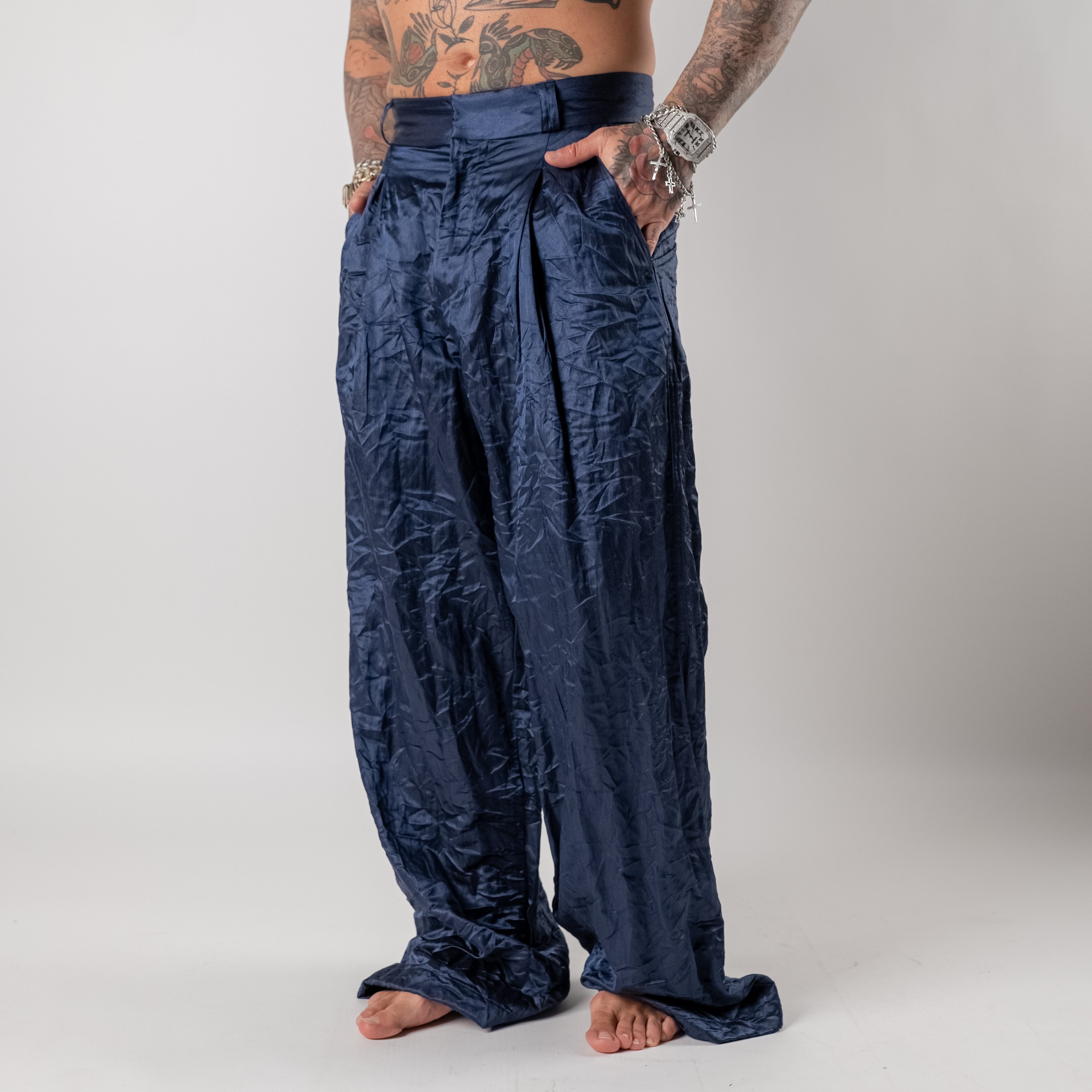 Wrinkled loose fit trousers