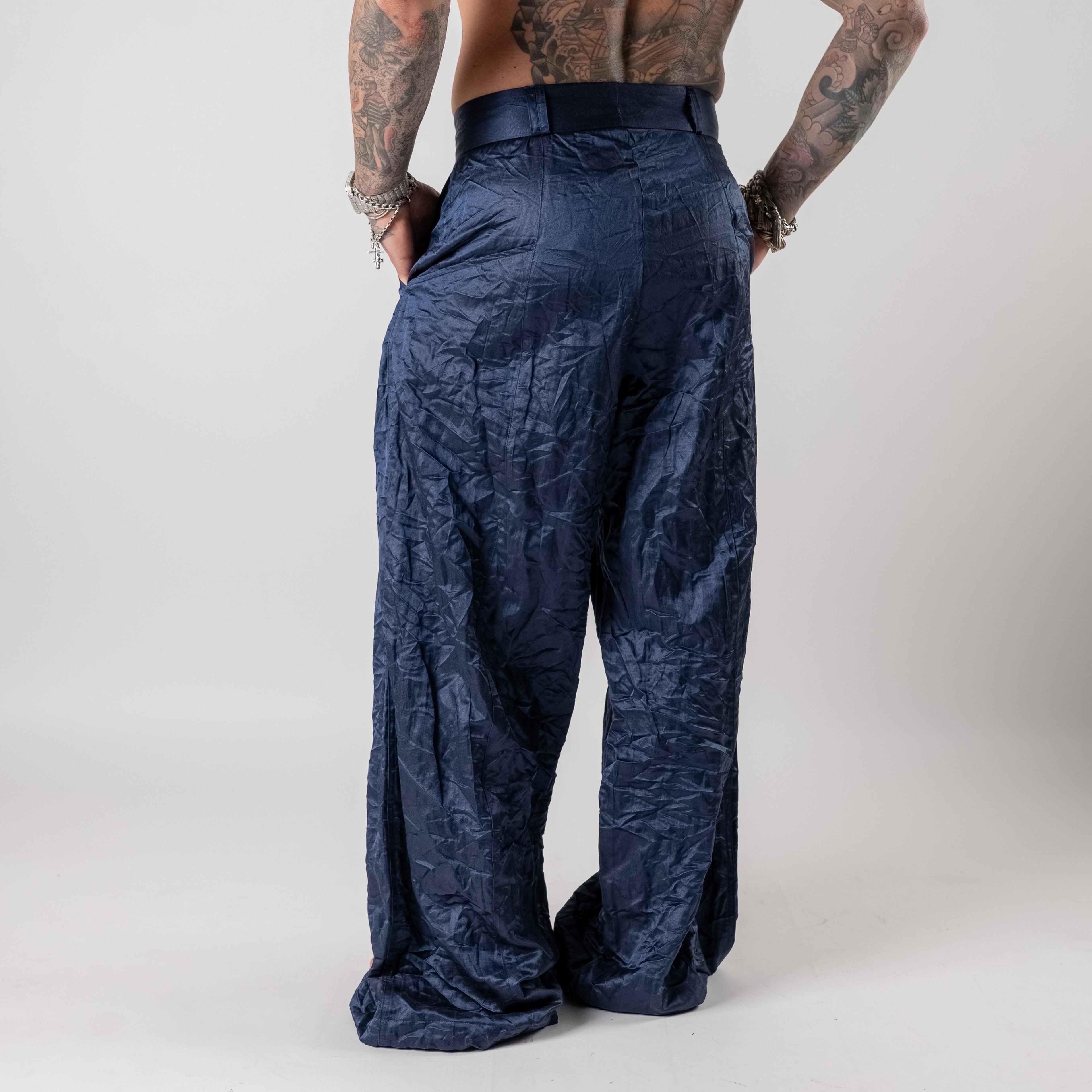 Wrinkled loose fit trousers