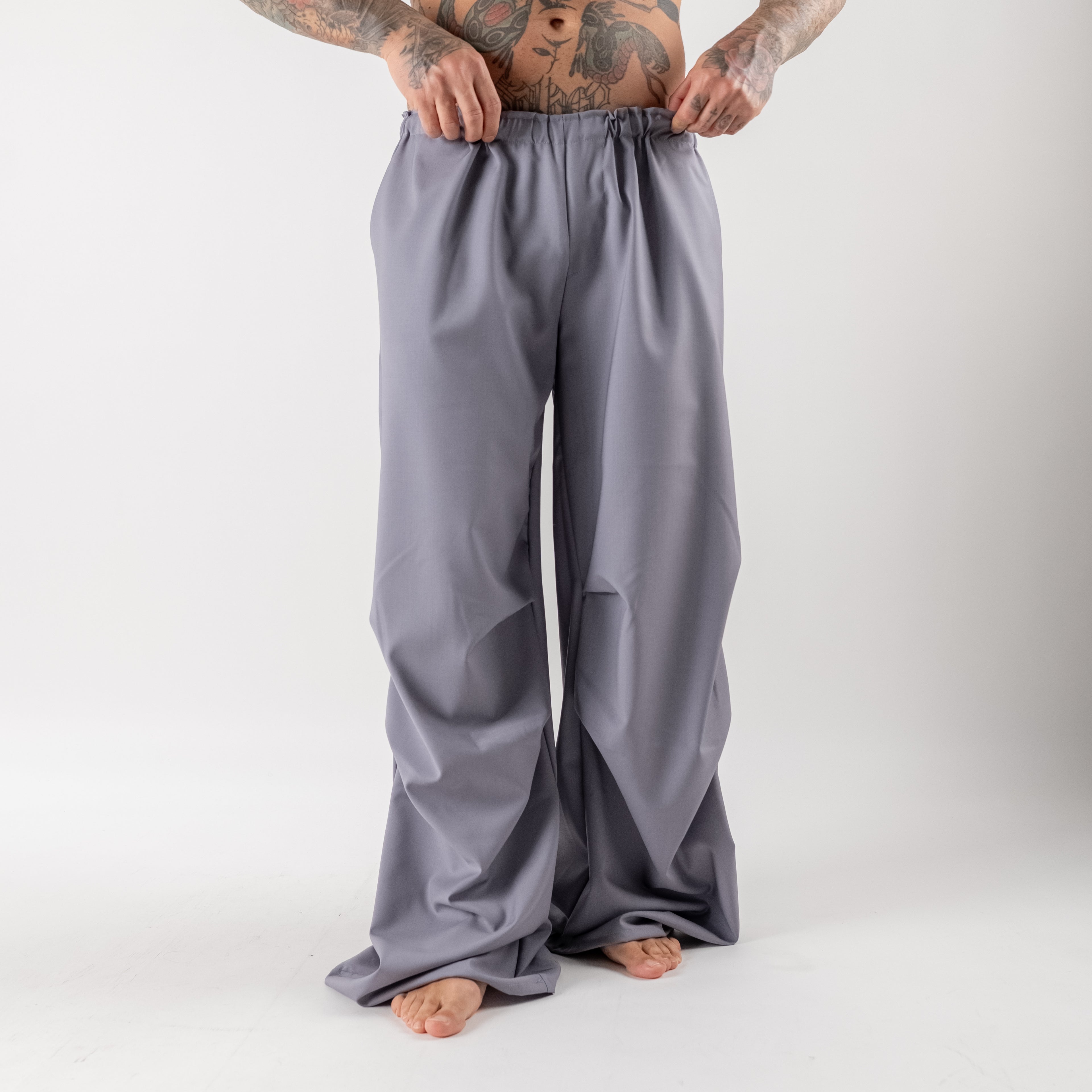 Super loose cool wool trousers with knee pleats