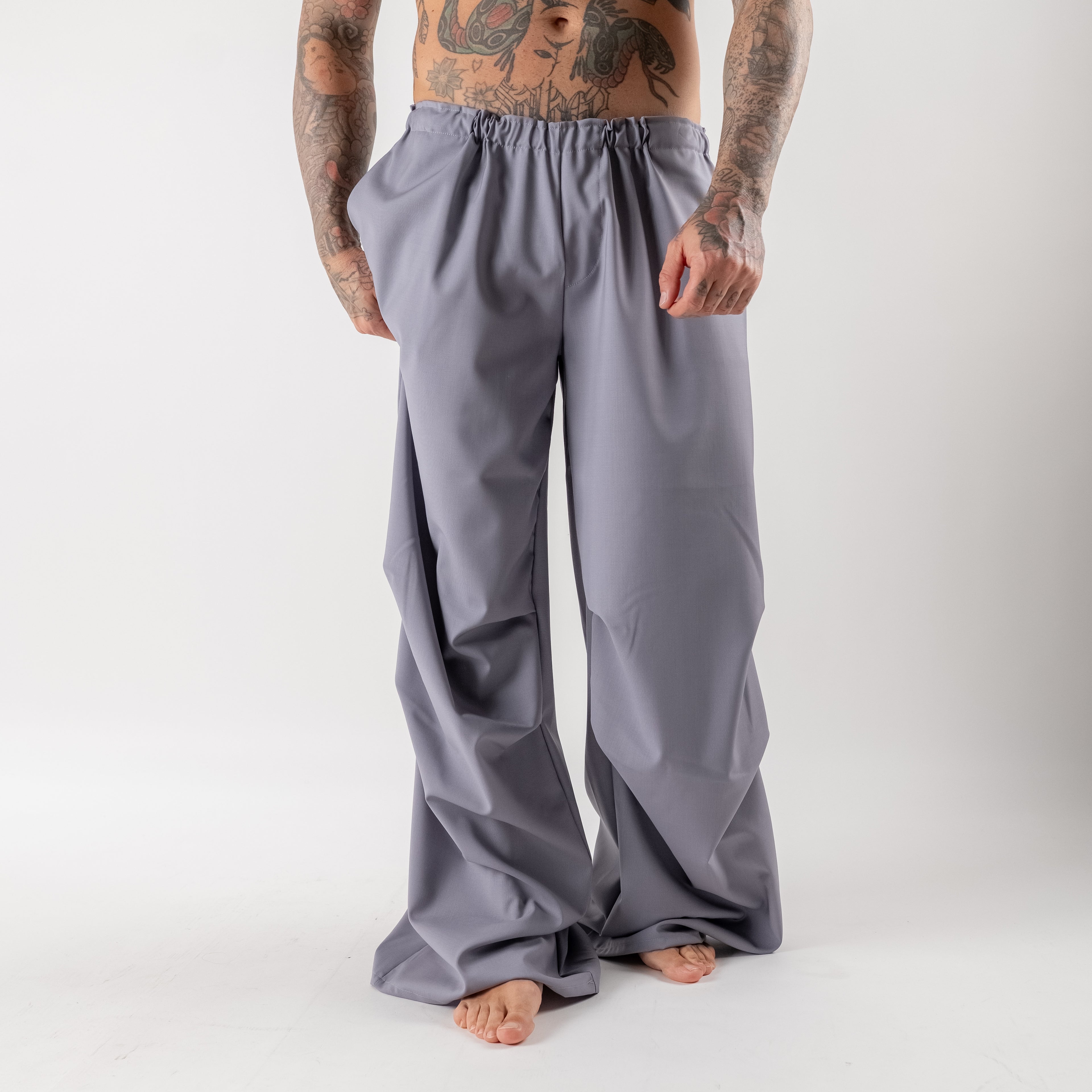 Super loose cool wool trousers with knee pleats