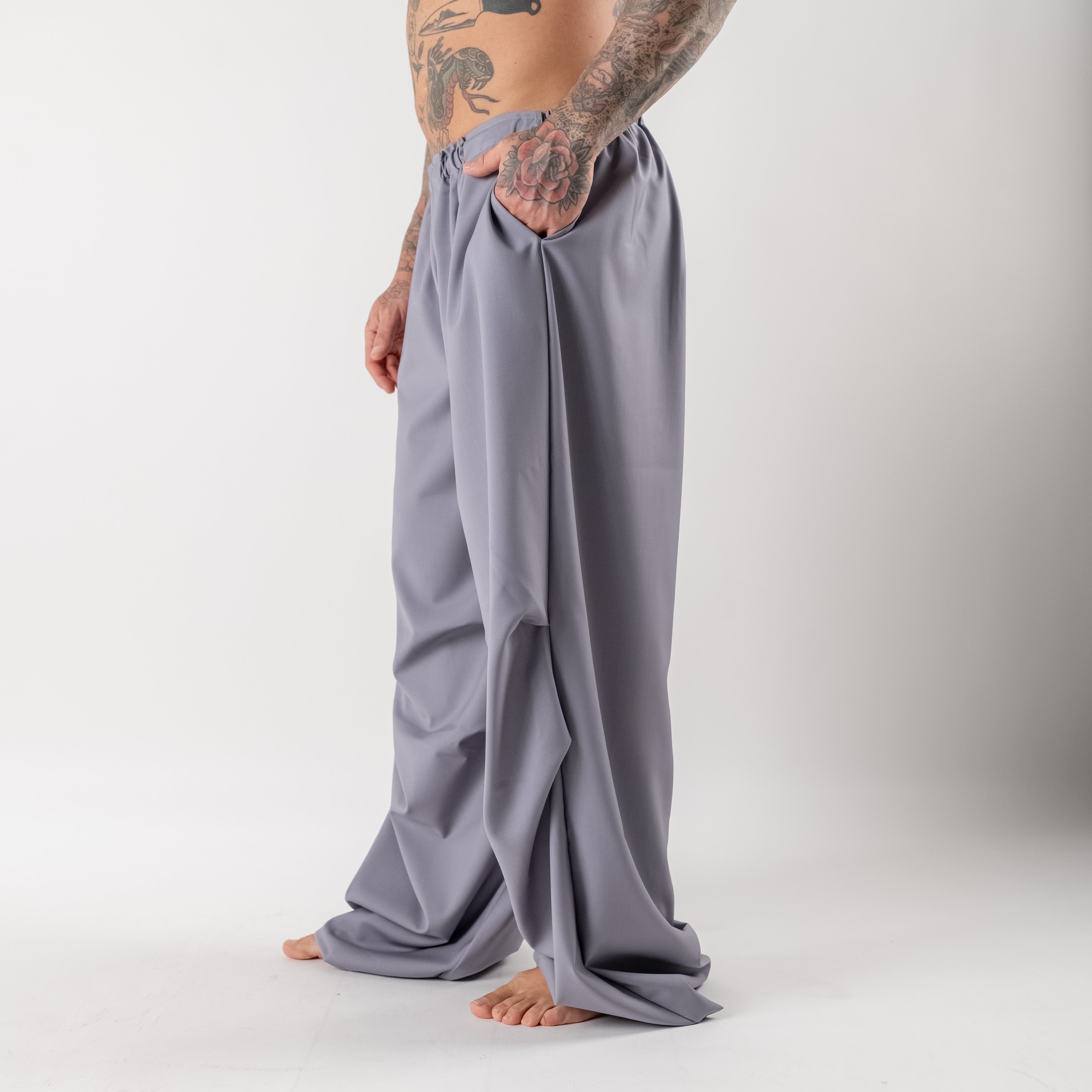 Super loose cool wool trousers with knee pleats