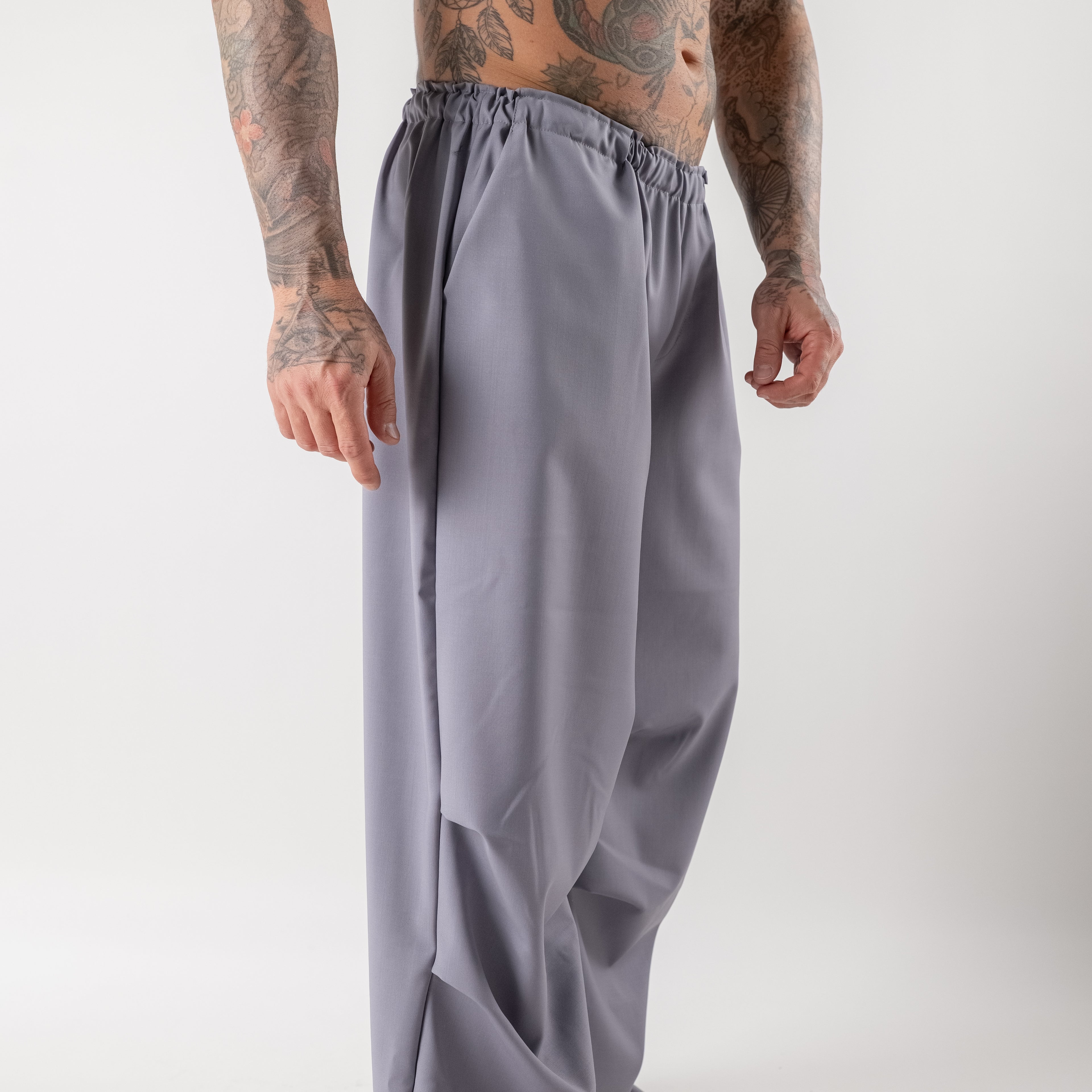 Super loose cool wool trousers with knee pleats