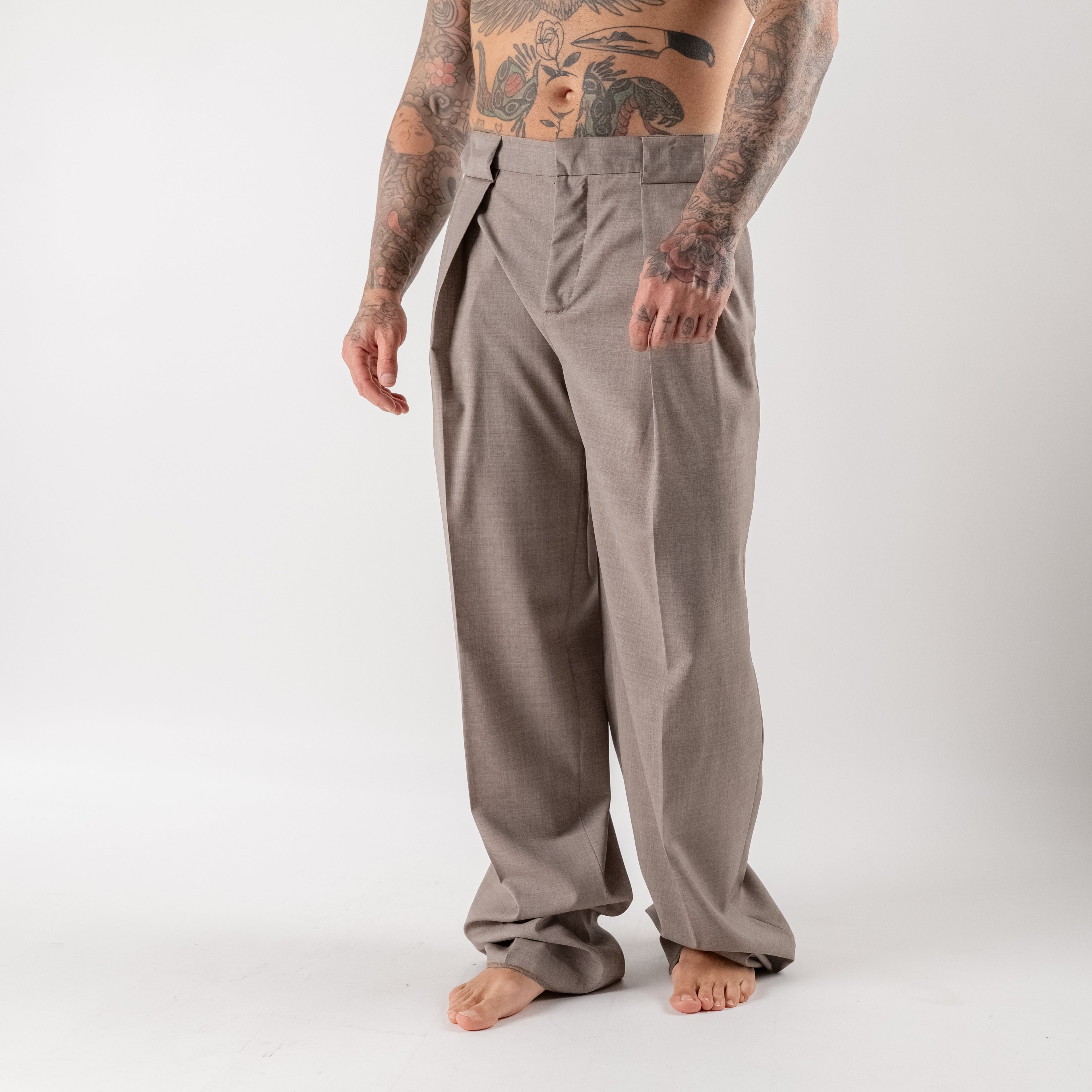 Super loose wide-leg trousers with pleats in cool wool