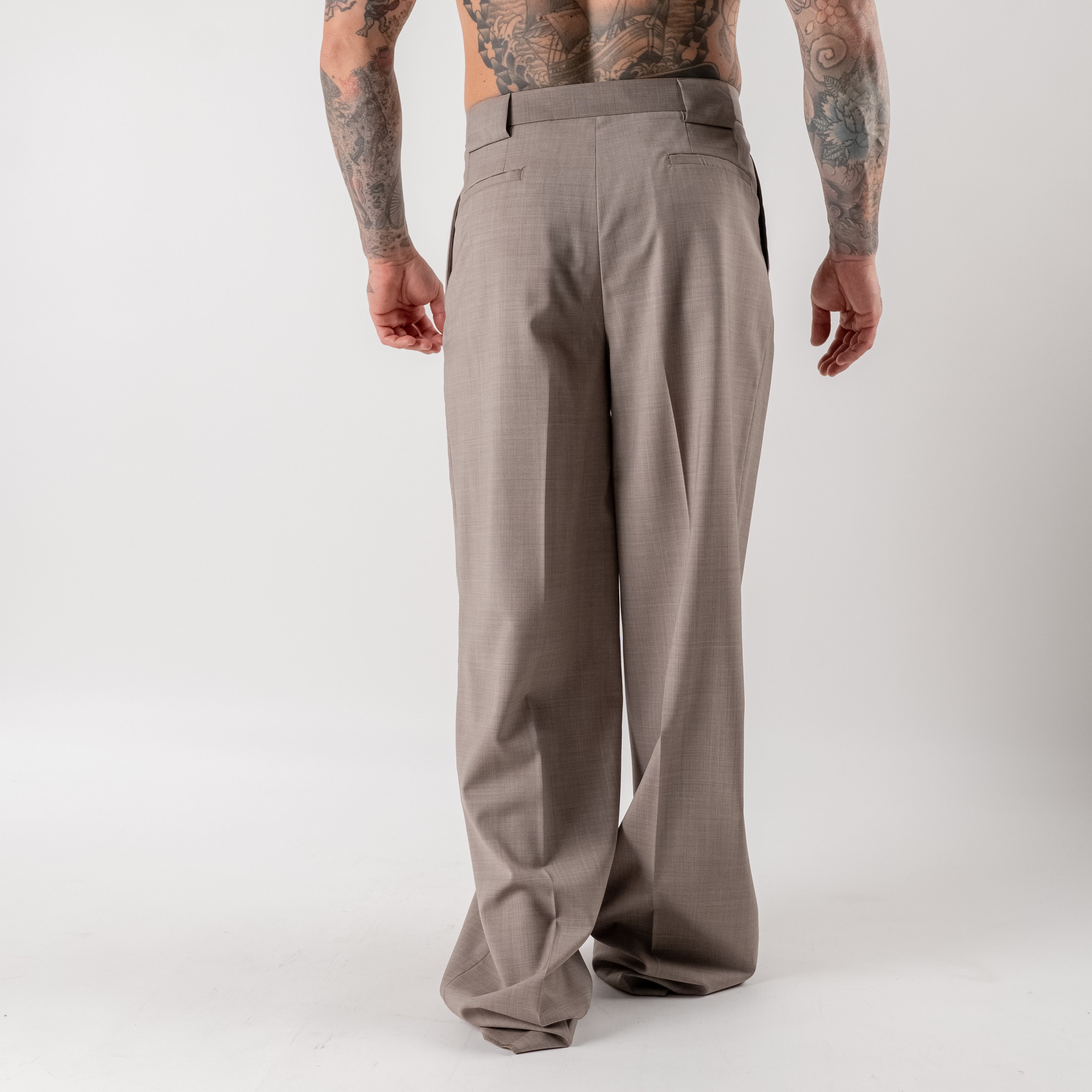 Super loose wide-leg trousers with pleats in cool wool