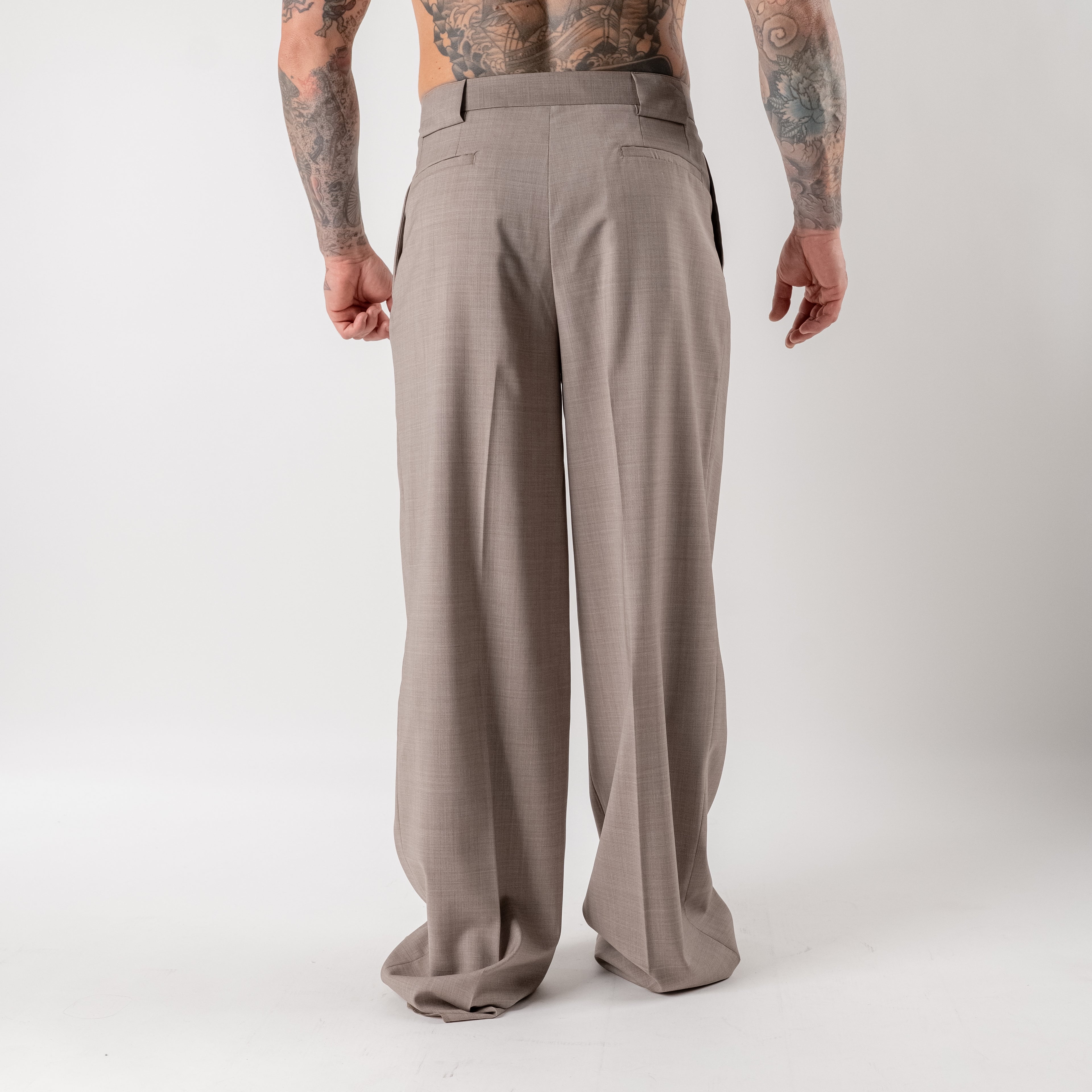 Super loose wide-leg trousers with pleats in cool wool