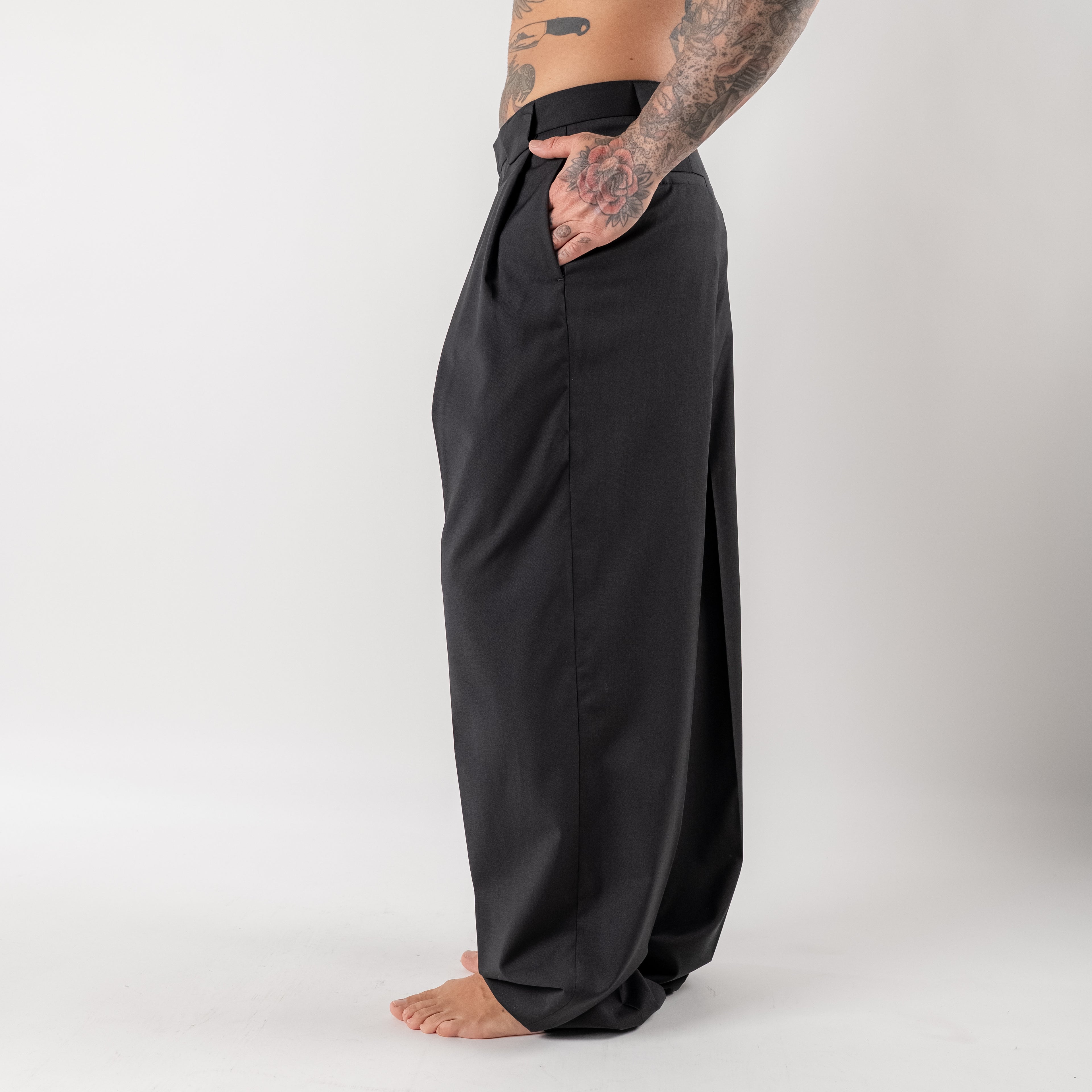Super loose wide-leg trousers in cool wool with pleats