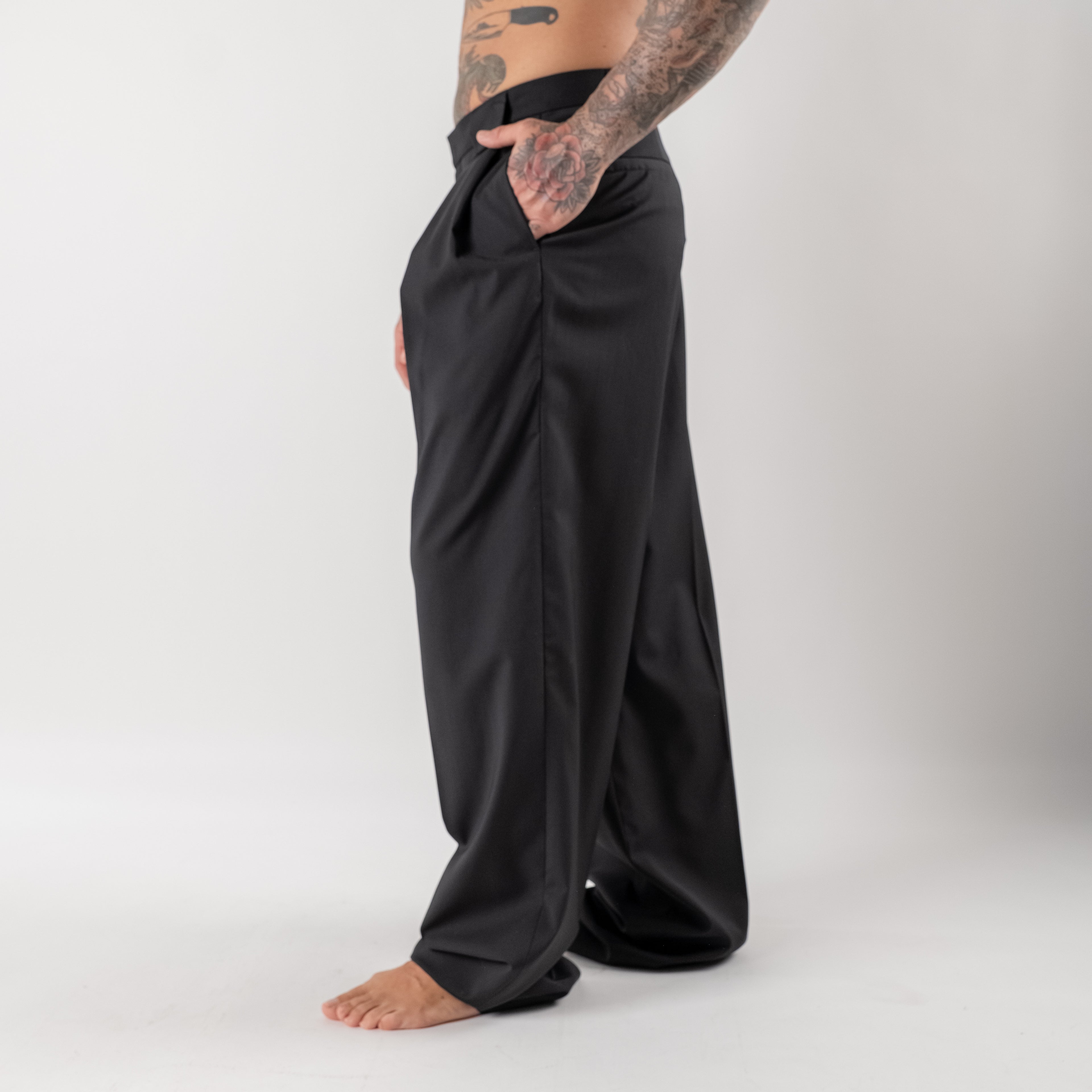 Super loose wide-leg trousers in cool wool with pleats