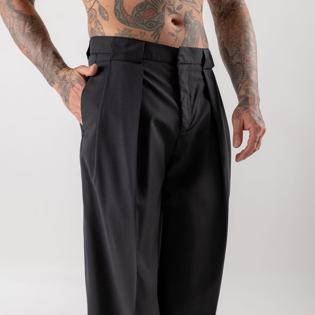 Super loose wide-leg trousers in cool wool with pleats