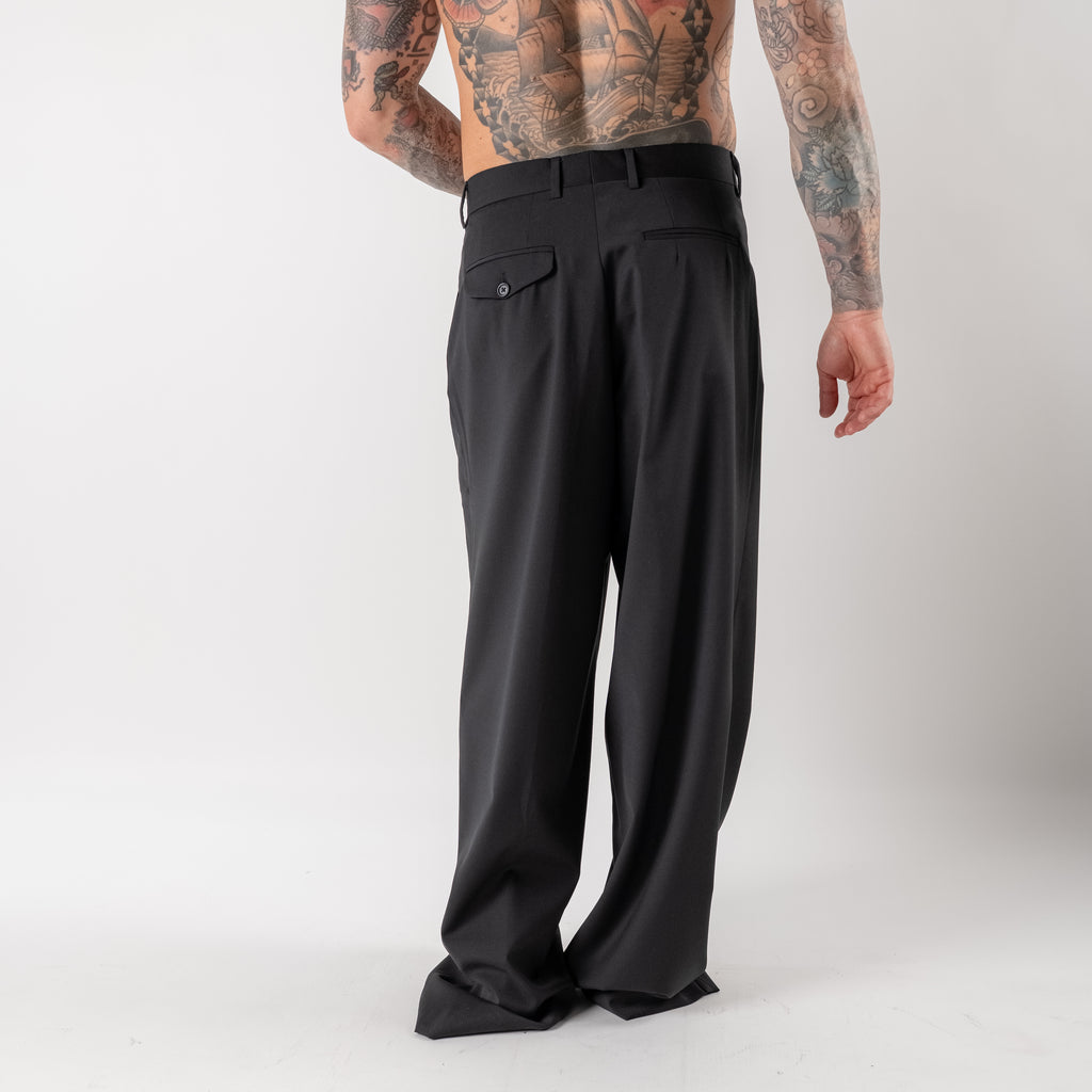 Super loose trousers