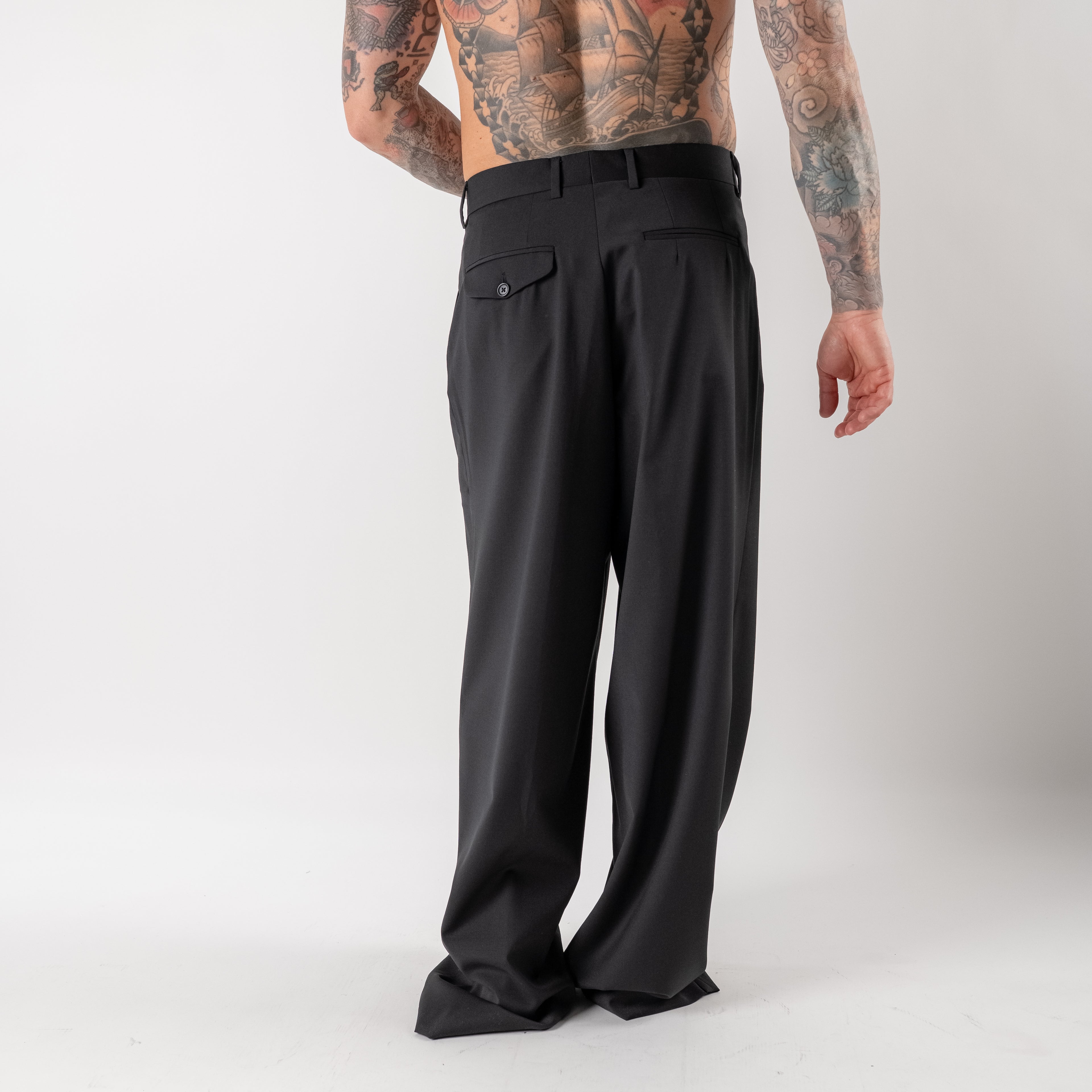 Super loose trousers