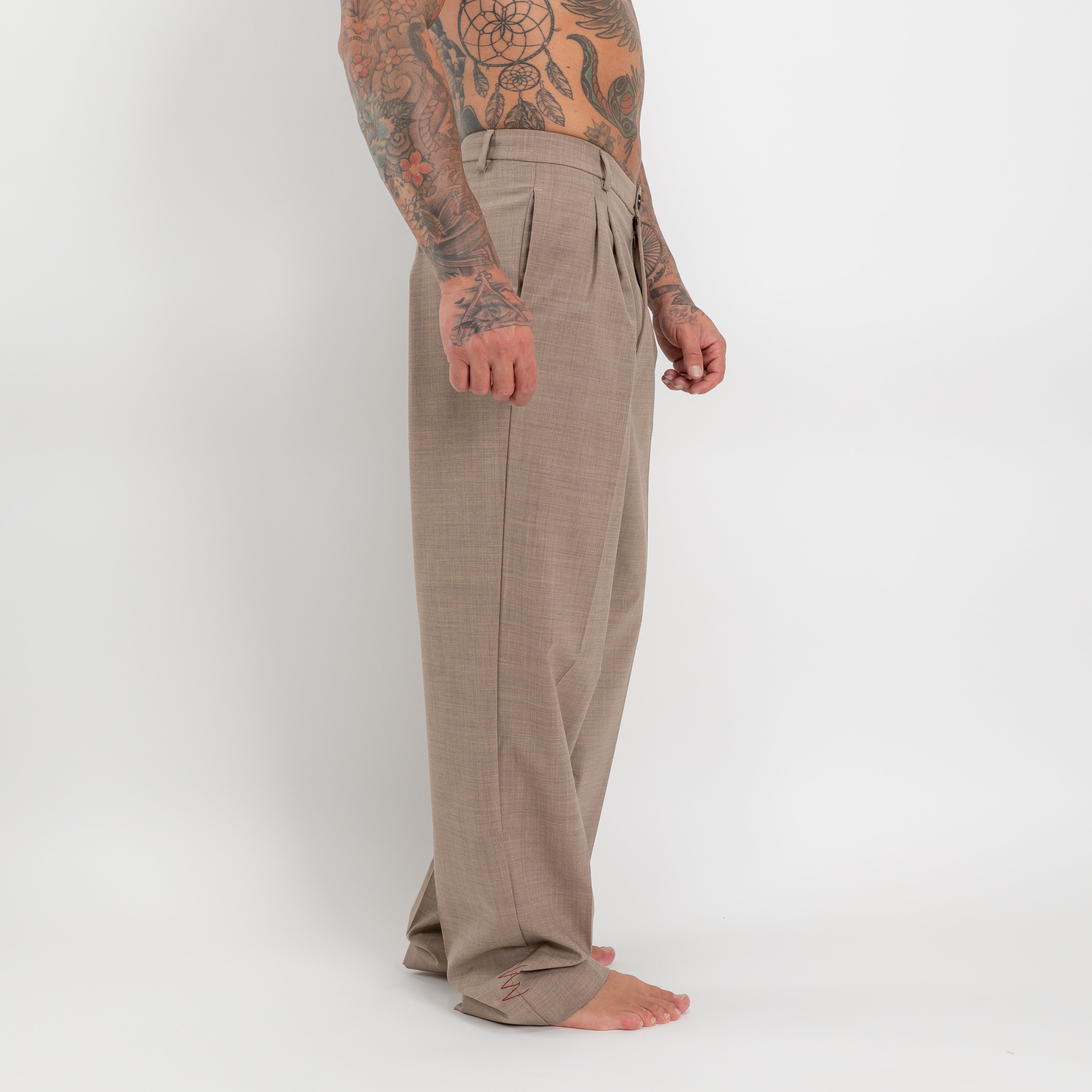 Pantalone sartoriale relaxed fit con pinces