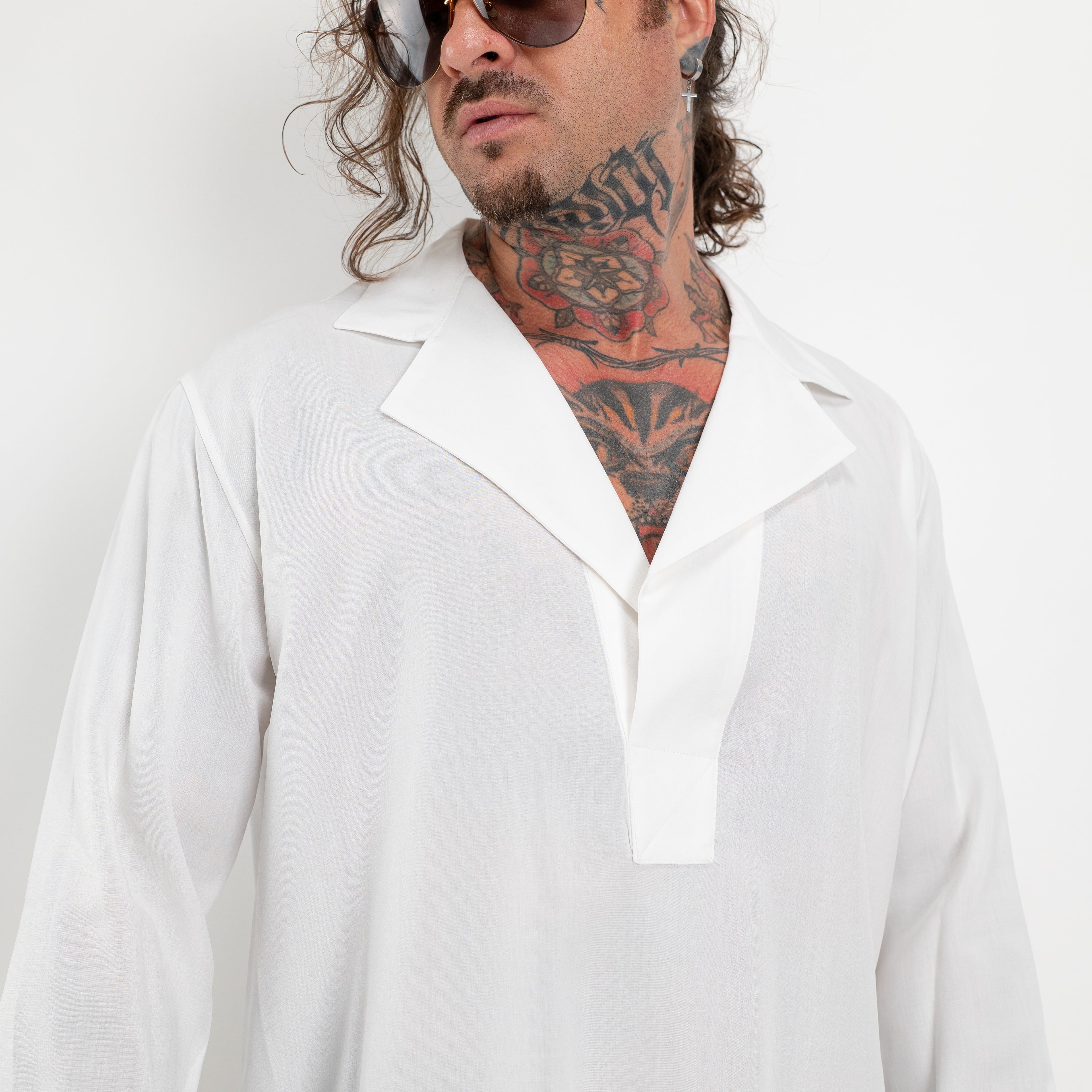 Camicia scollo a V rever ampio