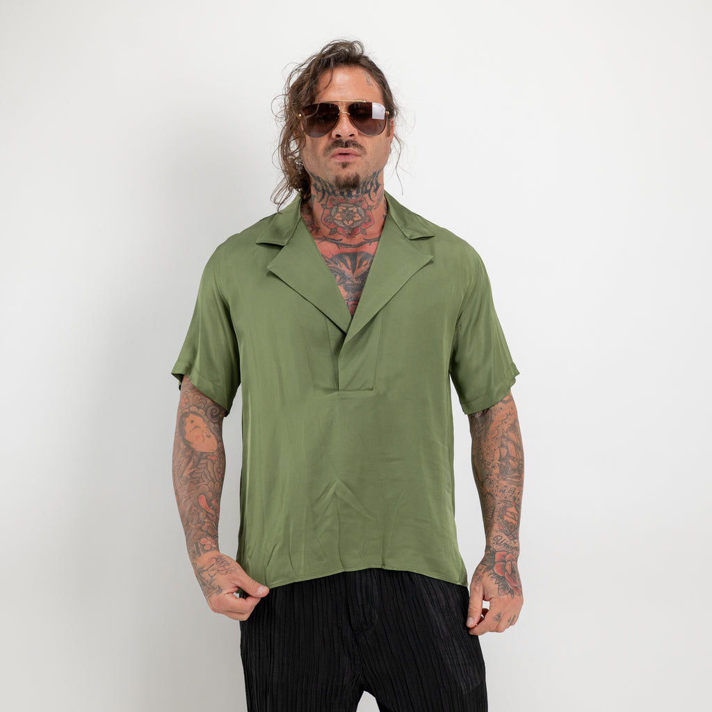 Camicia scollo a V rever ampio manica corta