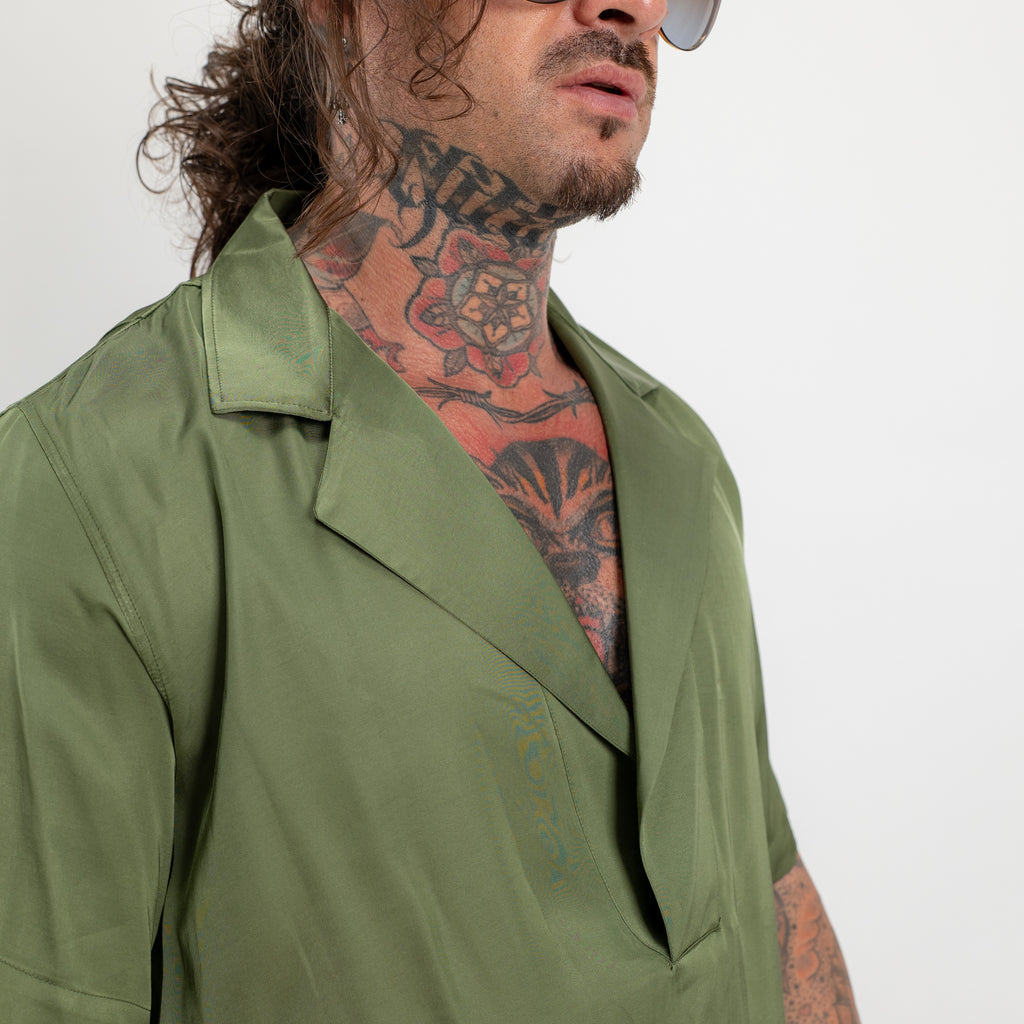 Camicia scollo a V rever ampio manica corta