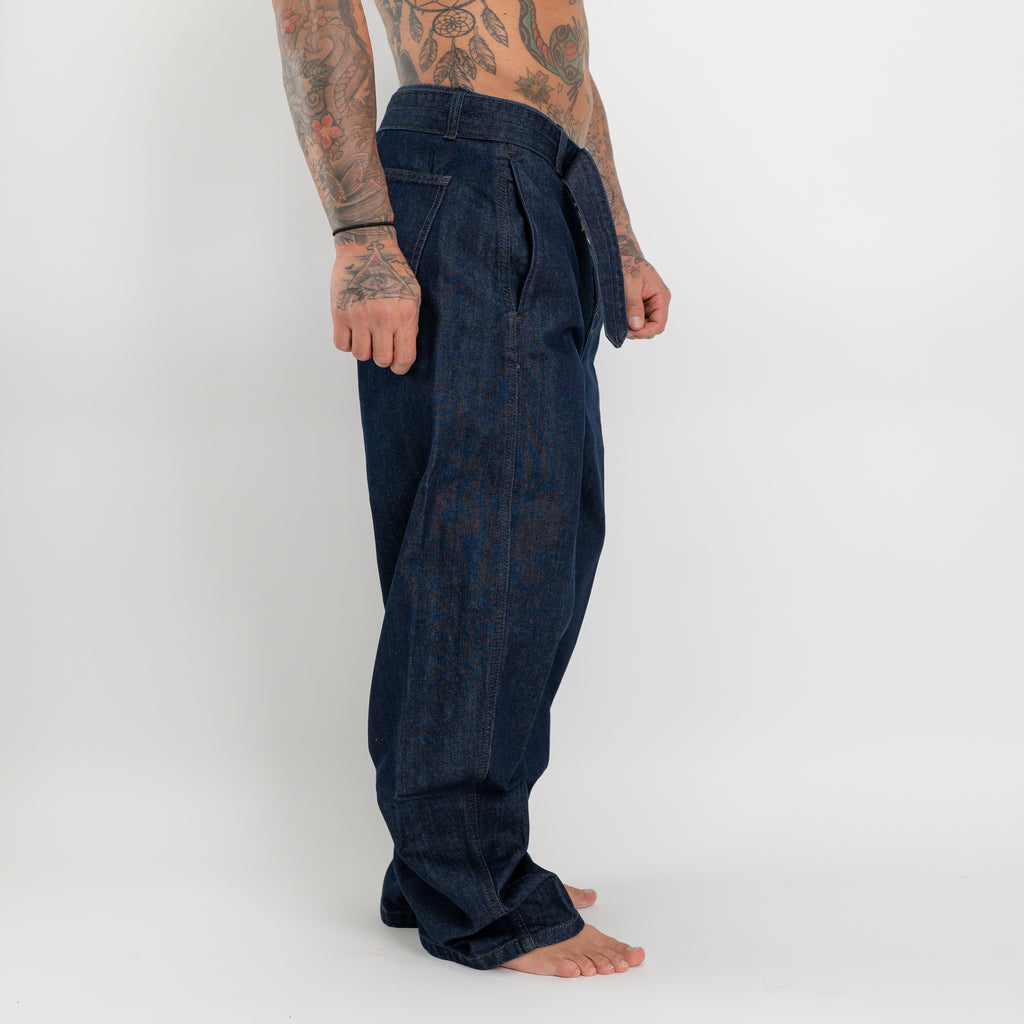 Jeans asimmetrico con cintura