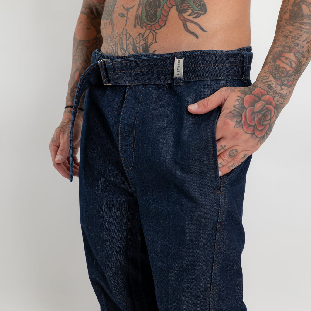 Jeans asimmetrico con cintura