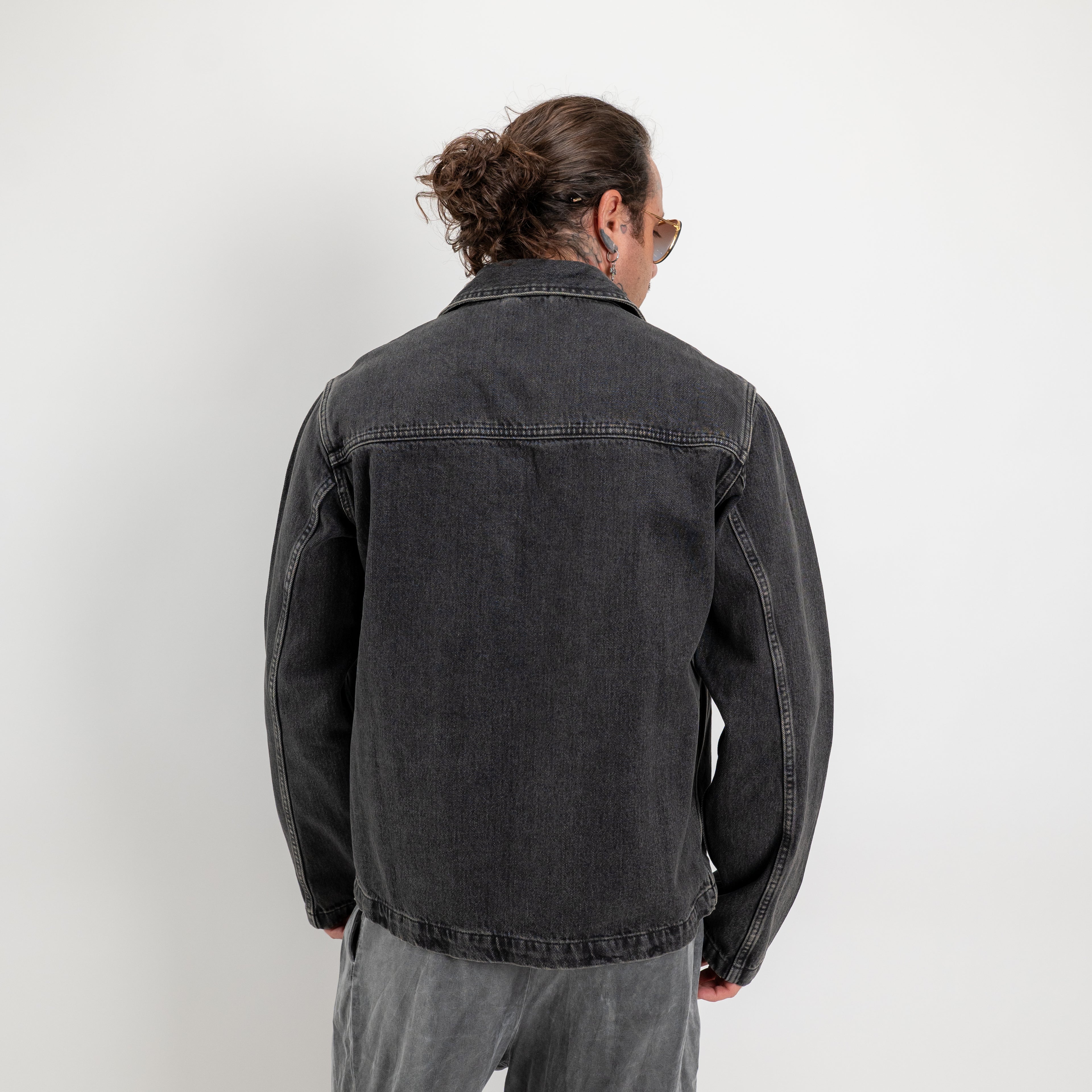 Giacca trucker in denim rigido